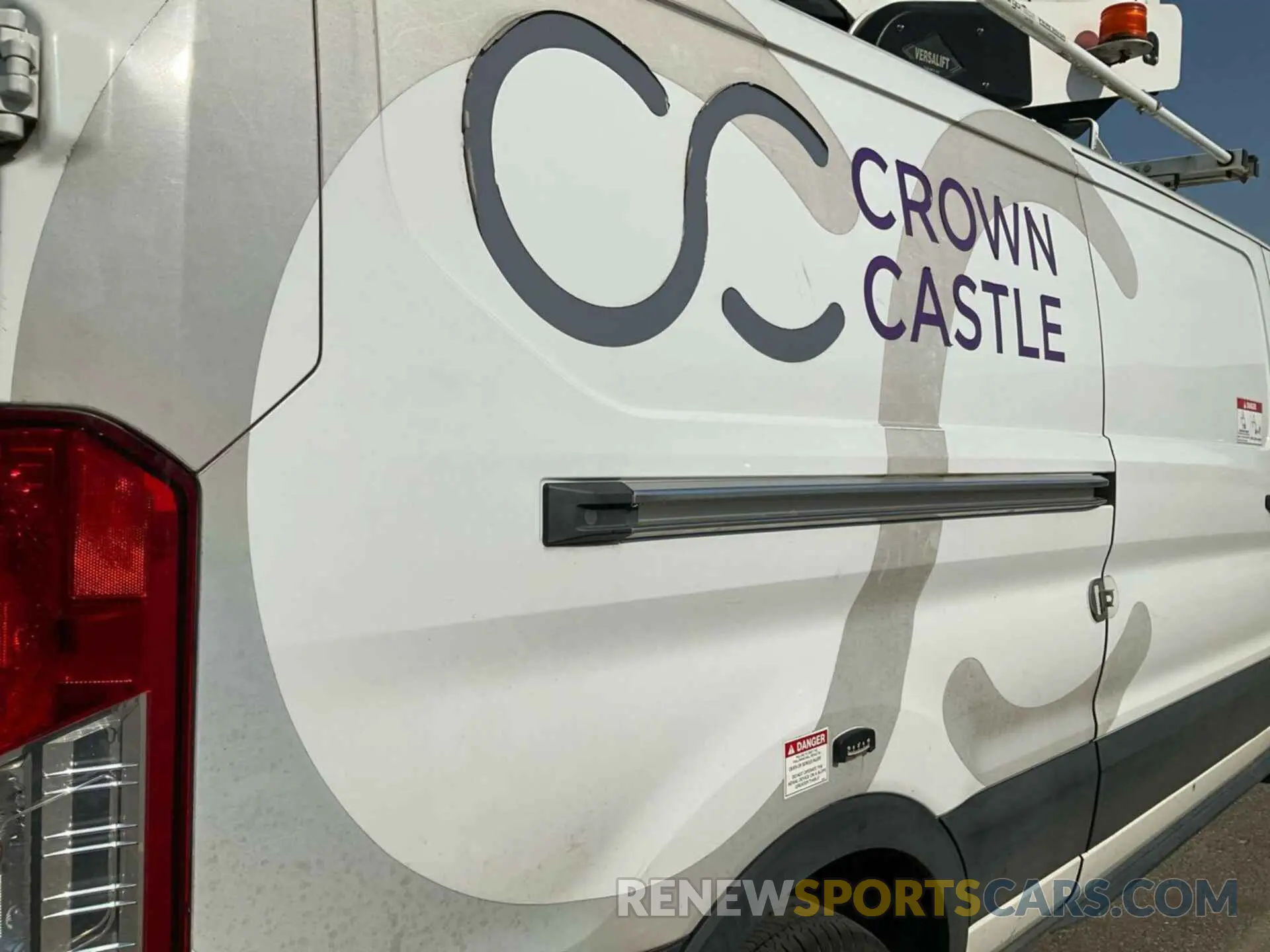 38 Photograph of a damaged car 1FTBW2YM1KKA29394 FORD TRANSIT-350 2019