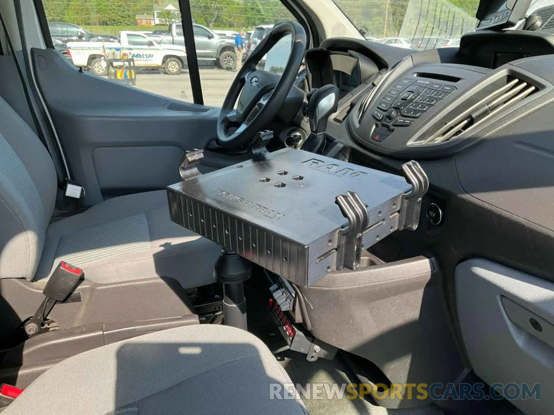 8 Photograph of a damaged car 1FTBW2YM1KKA29394 FORD TRANSIT-350 2019