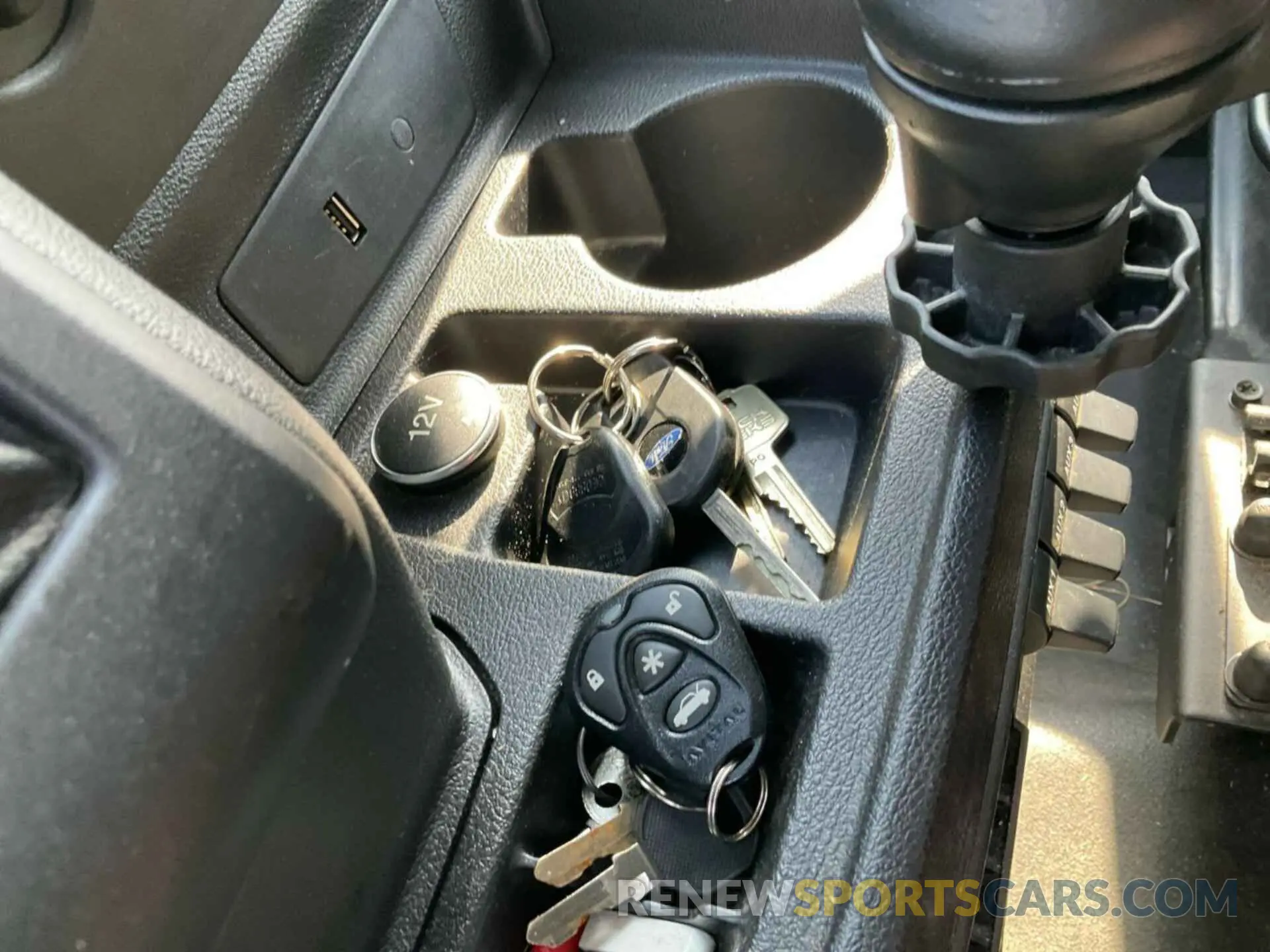 9 Photograph of a damaged car 1FTBW2YM1KKA29394 FORD TRANSIT-350 2019