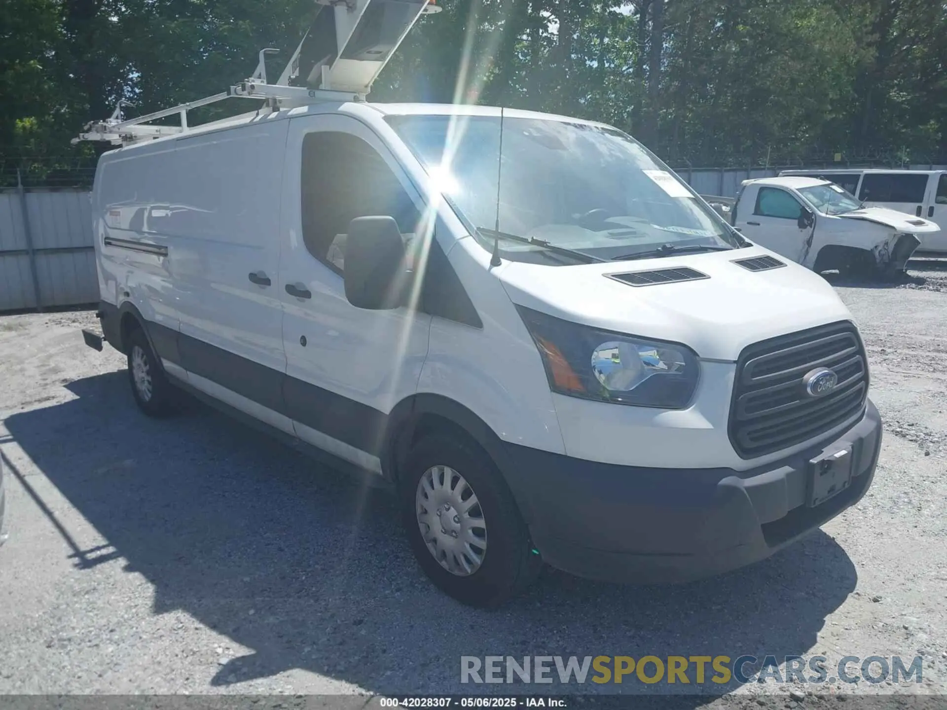 1 Photograph of a damaged car 1FTBW2YM6KKA10128 FORD TRANSIT-350 2019