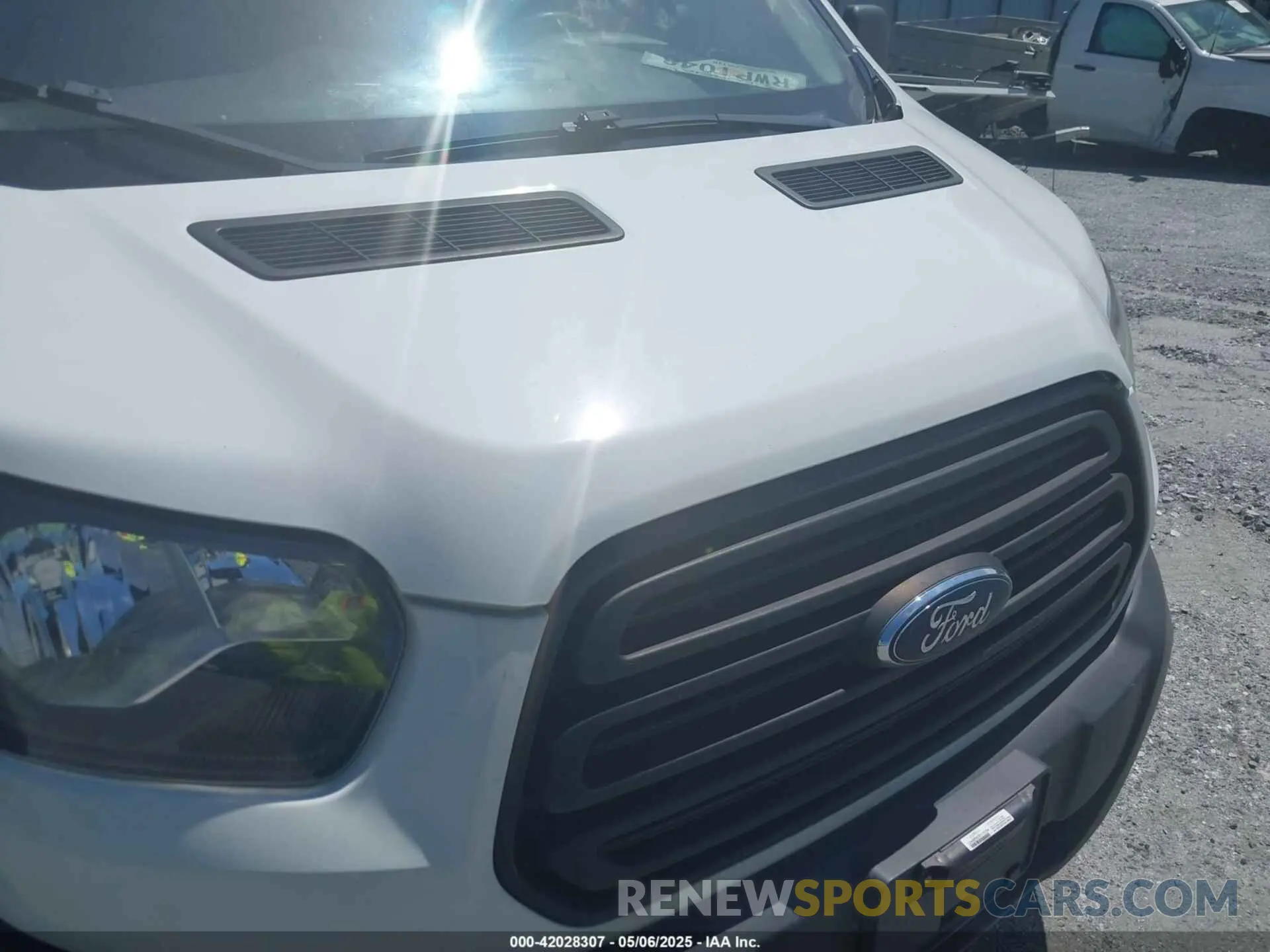 6 Photograph of a damaged car 1FTBW2YM6KKA10128 FORD TRANSIT-350 2019