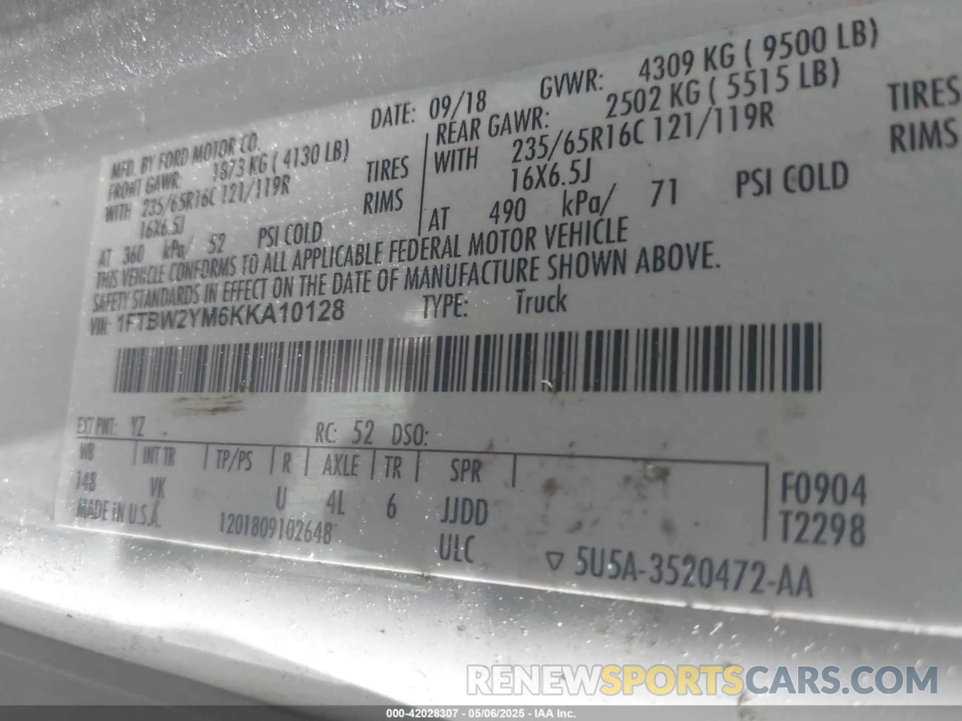 9 Photograph of a damaged car 1FTBW2YM6KKA10128 FORD TRANSIT-350 2019