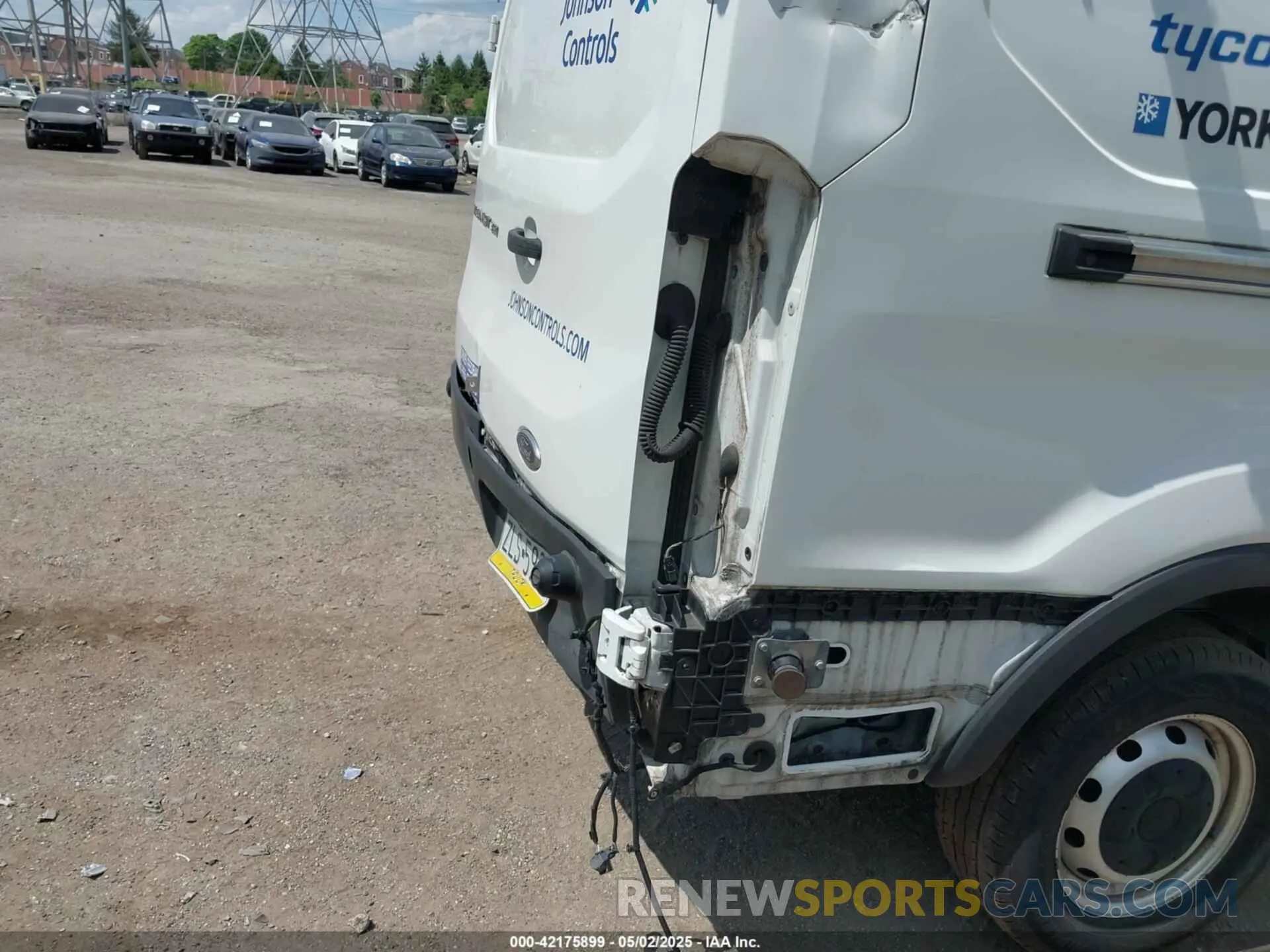 6 Photograph of a damaged car 1FTBW2YMXKKA24193 FORD TRANSIT-350 2019