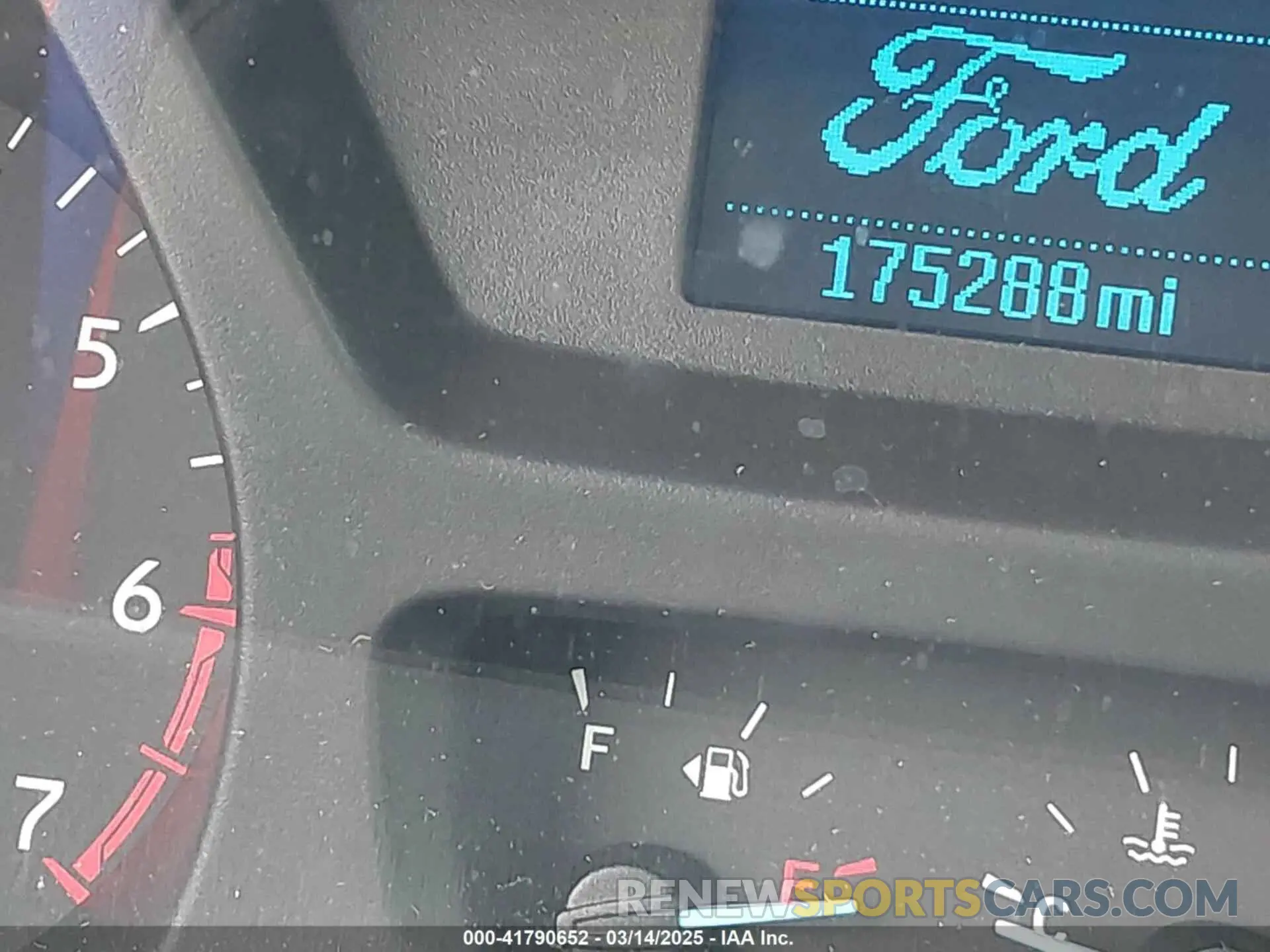 15 Photograph of a damaged car 1FTBW3XG6KKA58407 FORD TRANSIT-350 2019
