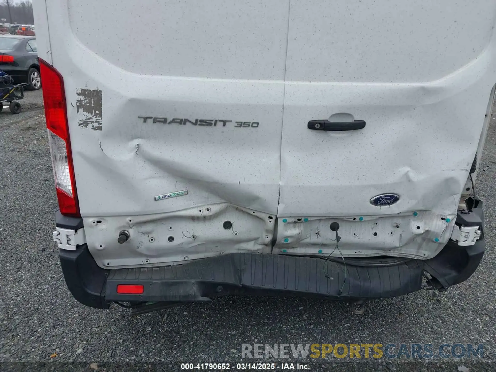 17 Photograph of a damaged car 1FTBW3XG6KKA58407 FORD TRANSIT-350 2019