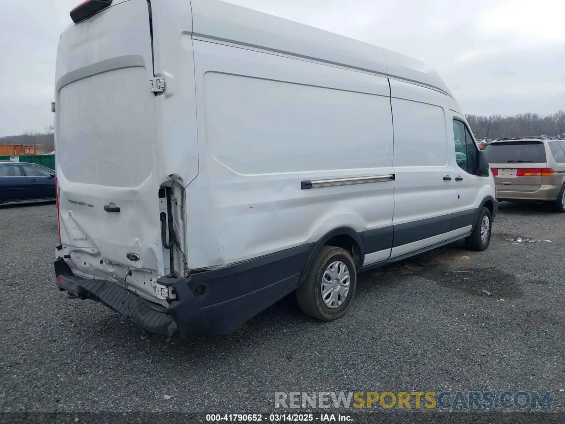 4 Photograph of a damaged car 1FTBW3XG6KKA58407 FORD TRANSIT-350 2019