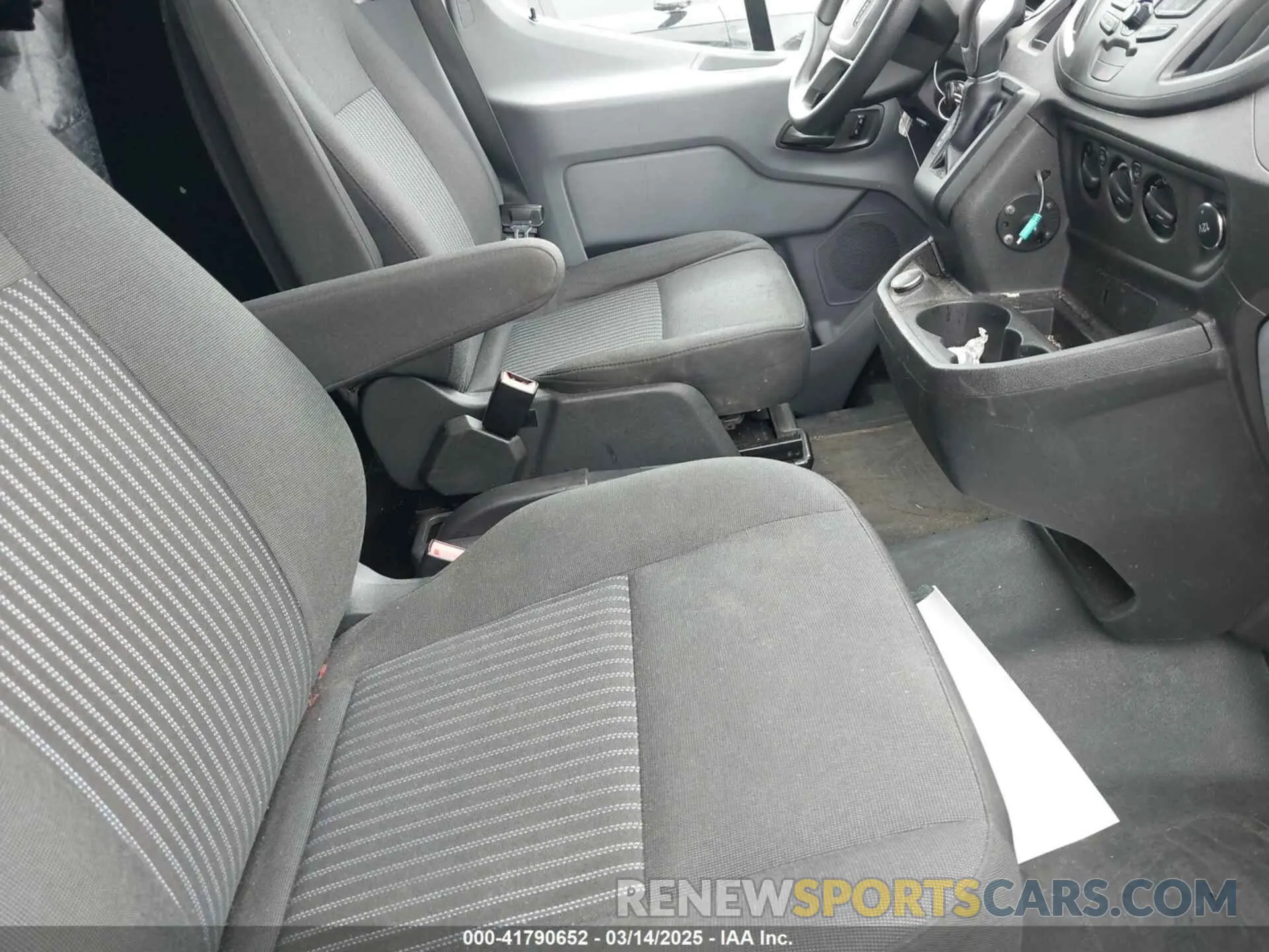 5 Photograph of a damaged car 1FTBW3XG6KKA58407 FORD TRANSIT-350 2019