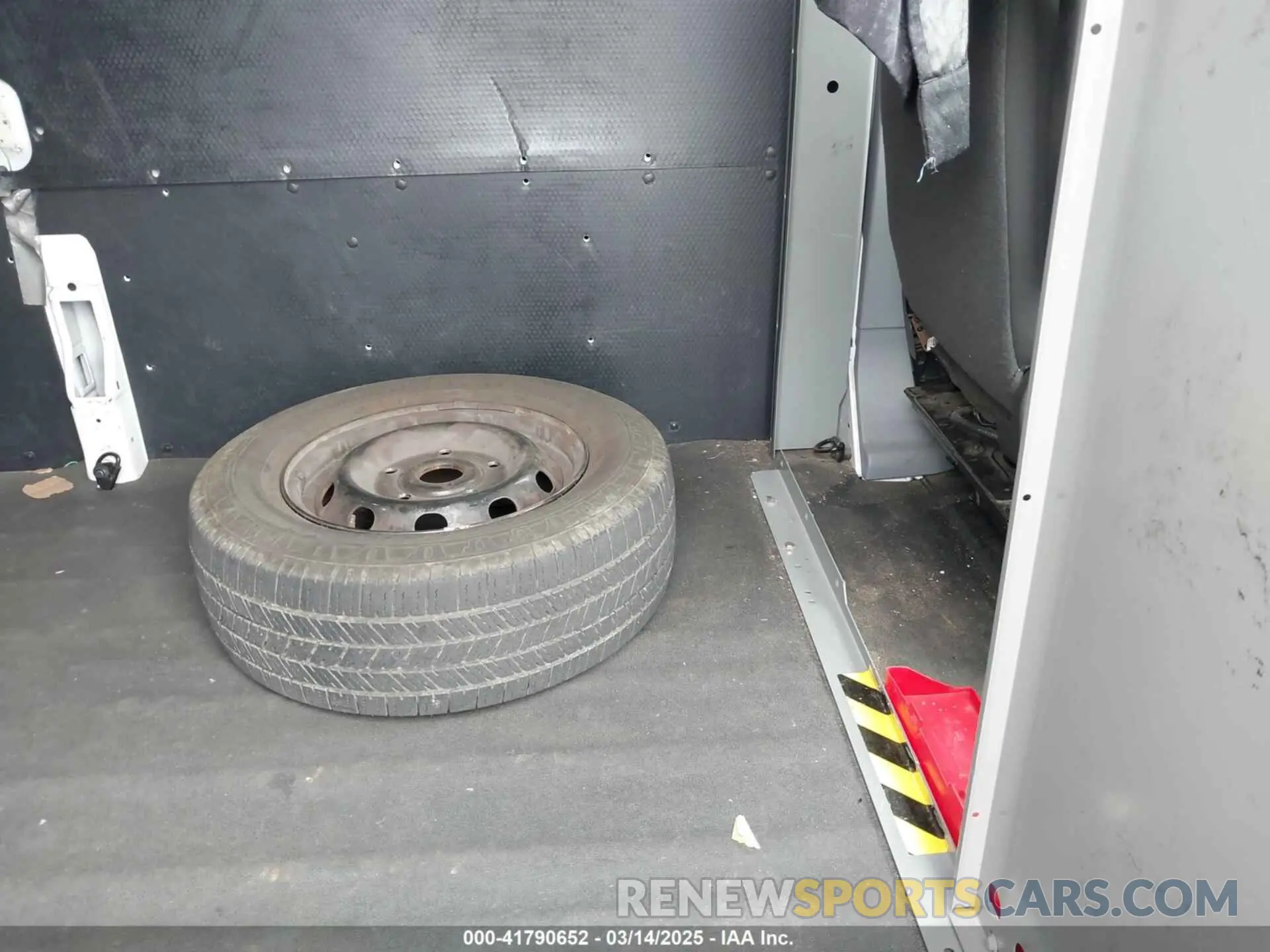 8 Photograph of a damaged car 1FTBW3XG6KKA58407 FORD TRANSIT-350 2019