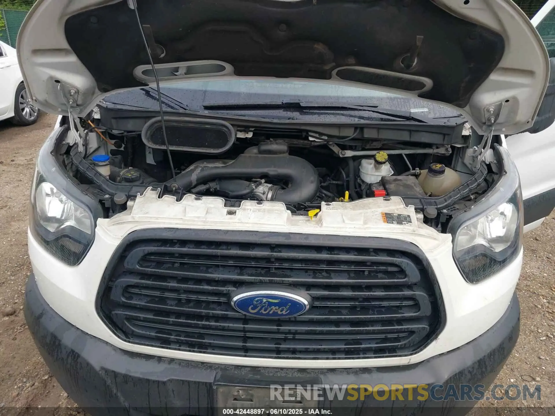 10 Photograph of a damaged car 1FTBW3XM8KKA58849 FORD TRANSIT-350 2019