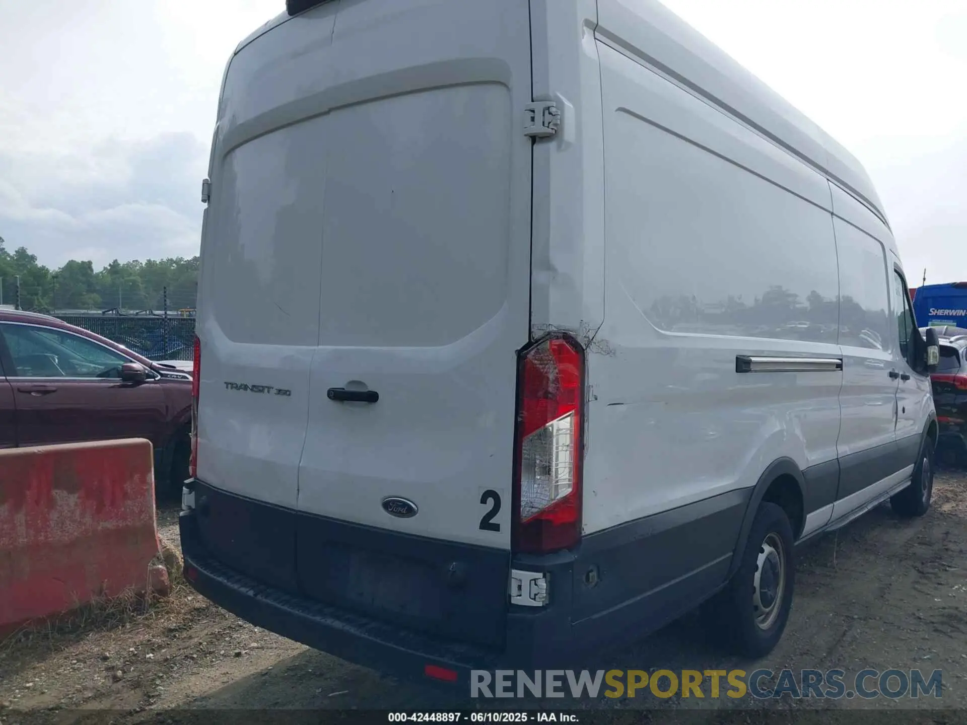 17 Photograph of a damaged car 1FTBW3XM8KKA58849 FORD TRANSIT-350 2019
