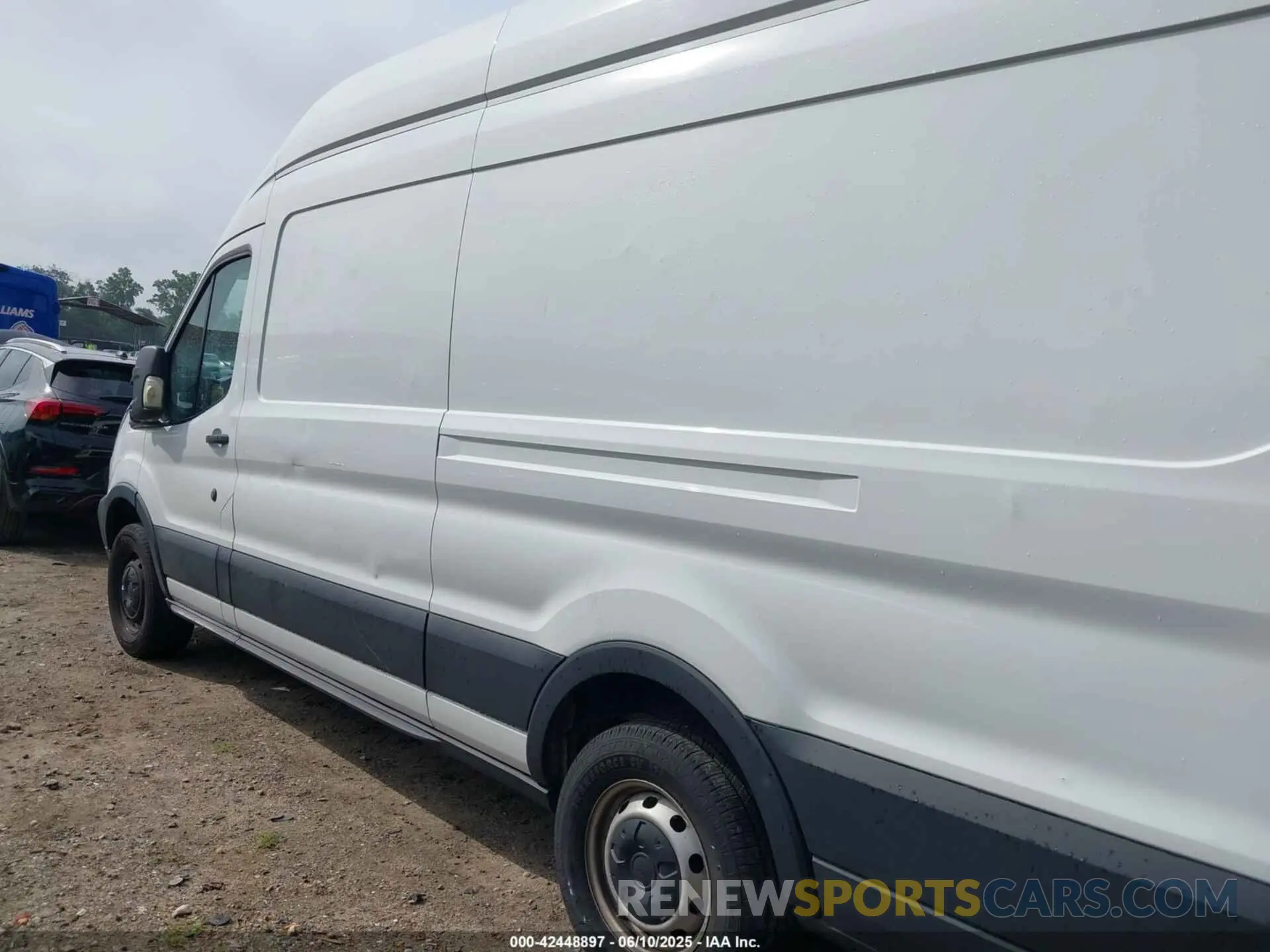 18 Photograph of a damaged car 1FTBW3XM8KKA58849 FORD TRANSIT-350 2019