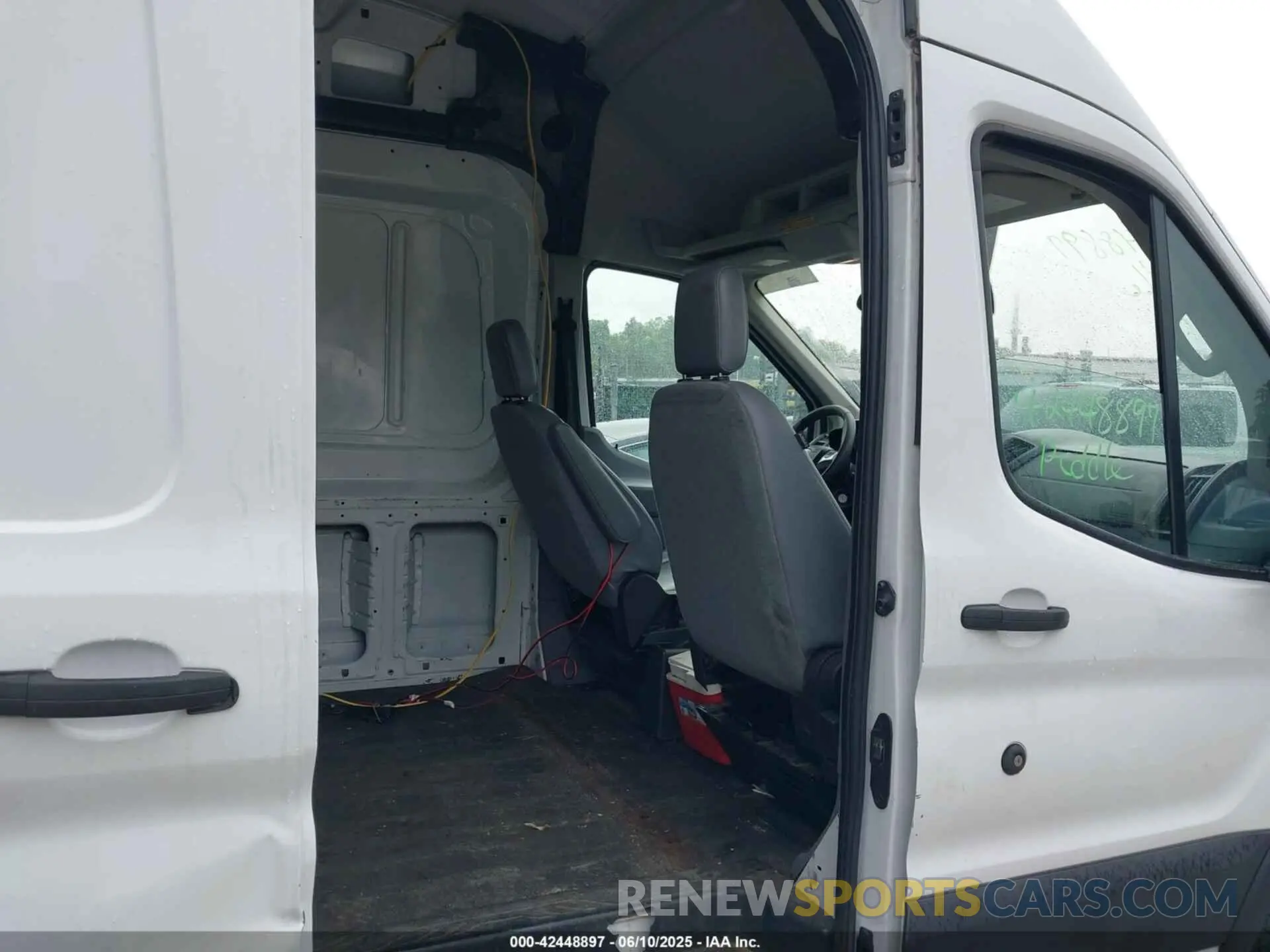 8 Photograph of a damaged car 1FTBW3XM8KKA58849 FORD TRANSIT-350 2019