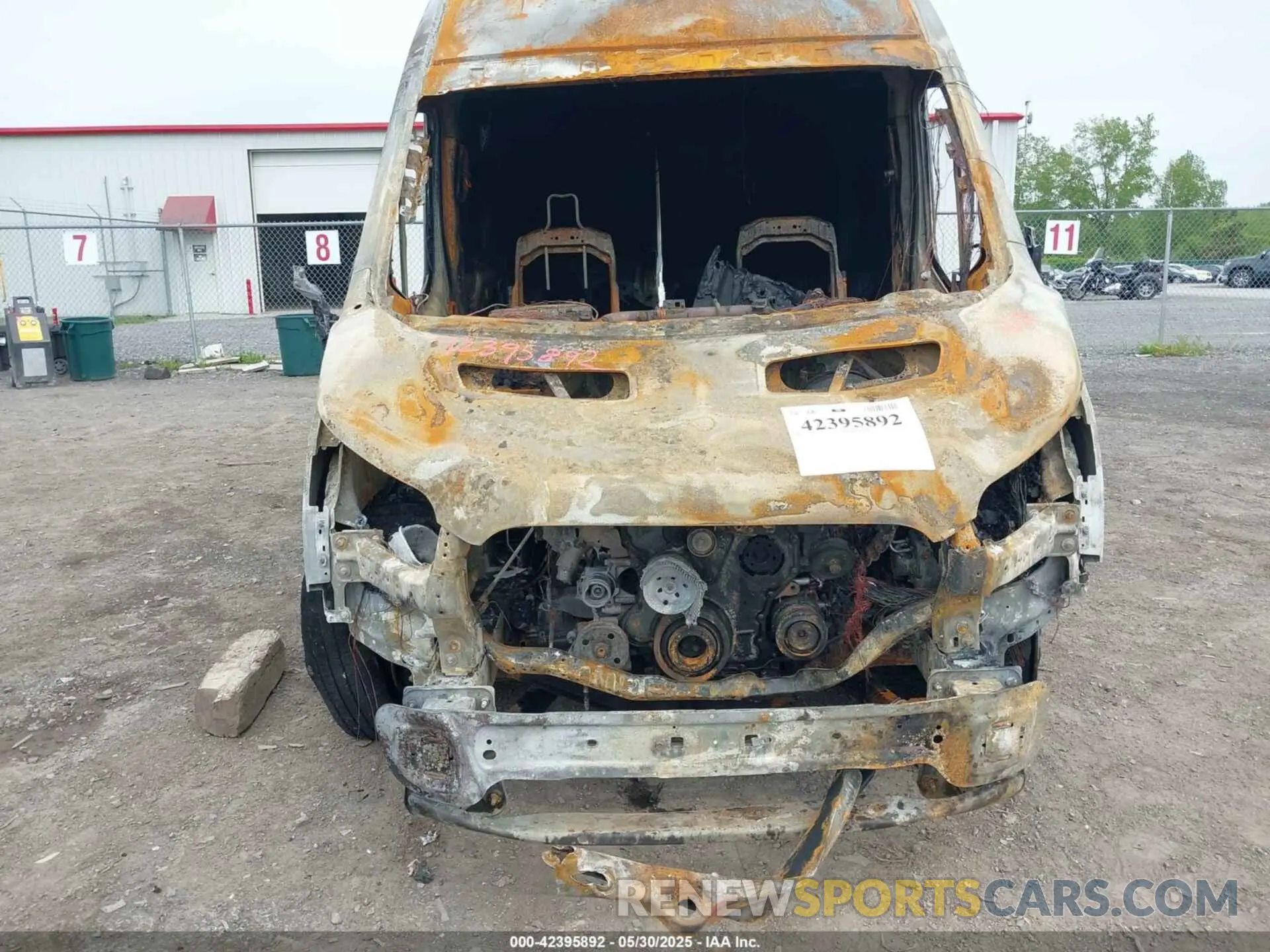 6 Photograph of a damaged car 1FTBW3XV6KKA67798 FORD TRANSIT-350 2019