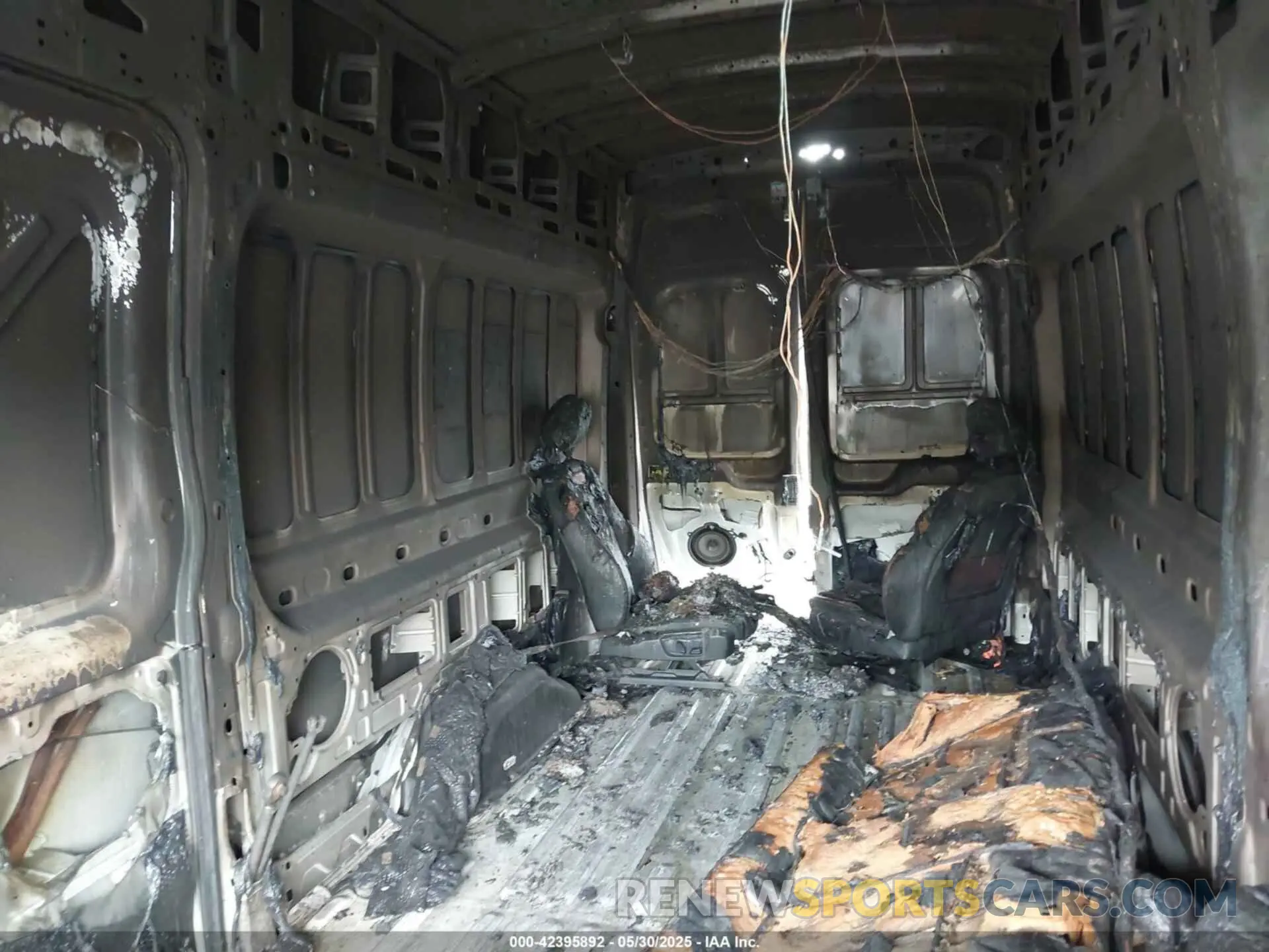 8 Photograph of a damaged car 1FTBW3XV6KKA67798 FORD TRANSIT-350 2019