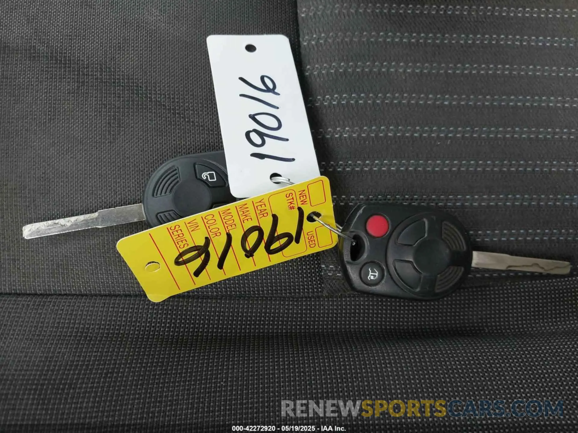 10 Photograph of a damaged car 1FTBW9CM8KKB39875 FORD TRANSIT-350 2019