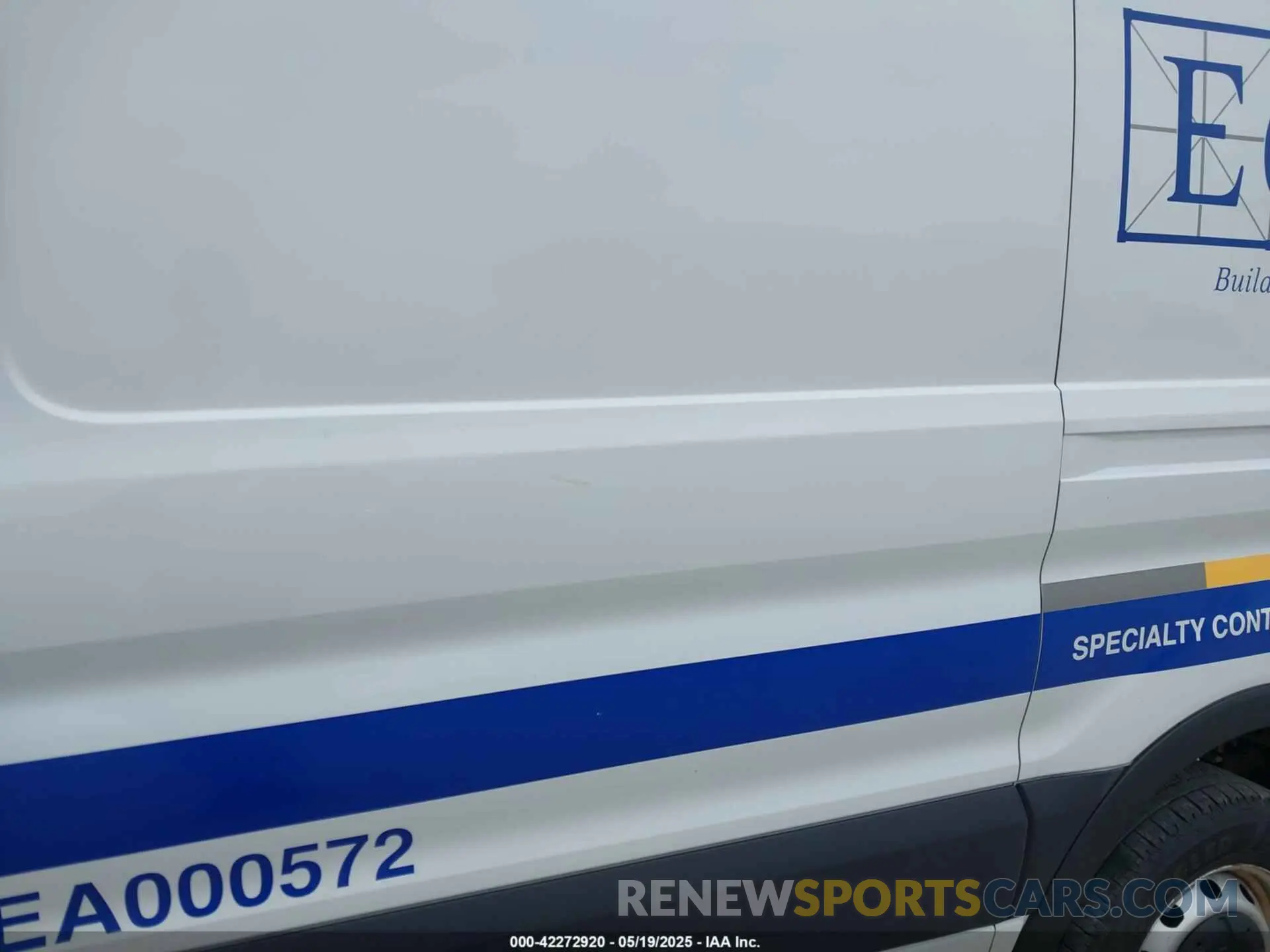 11 Photograph of a damaged car 1FTBW9CM8KKB39875 FORD TRANSIT-350 2019