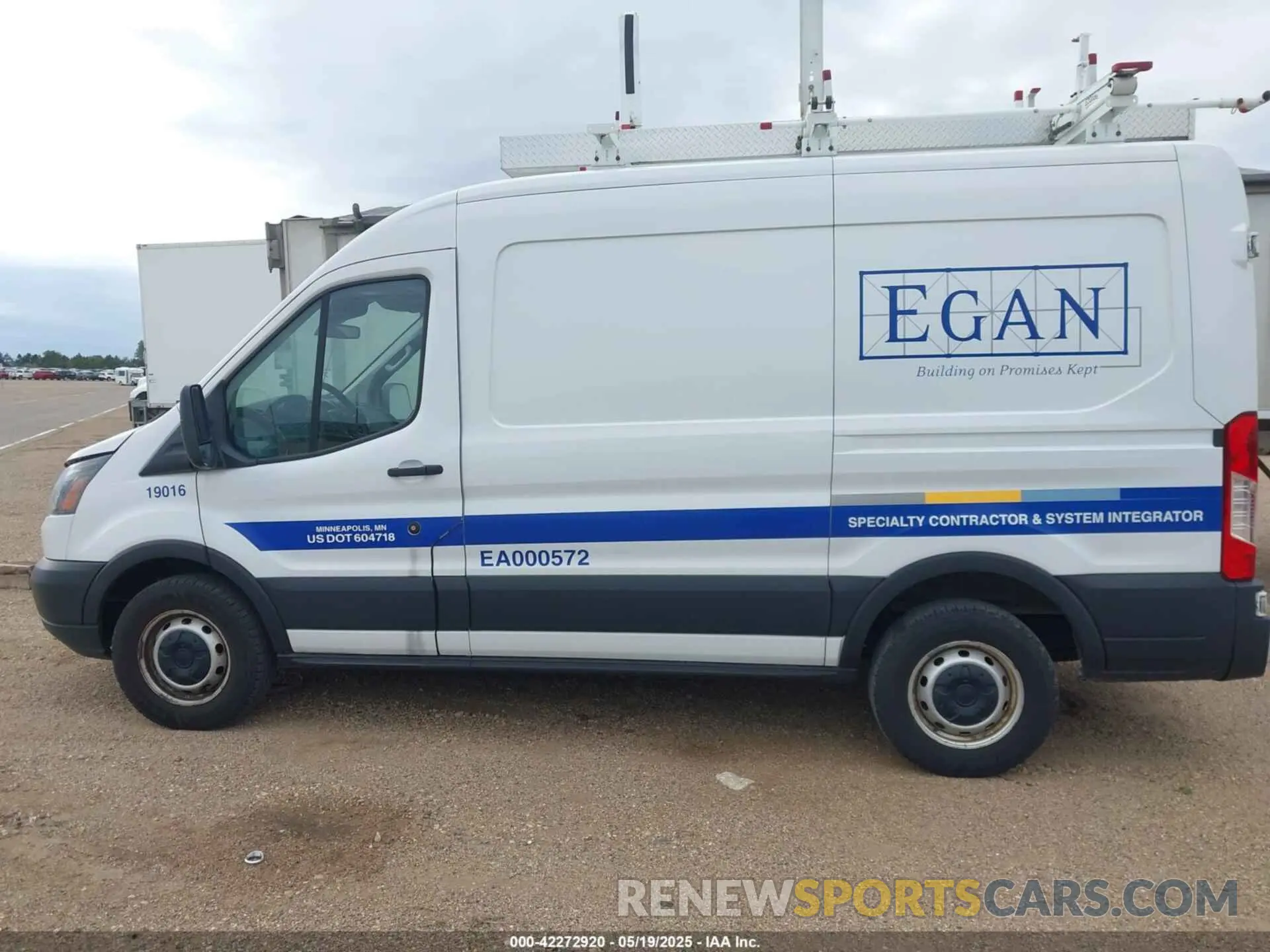 14 Photograph of a damaged car 1FTBW9CM8KKB39875 FORD TRANSIT-350 2019