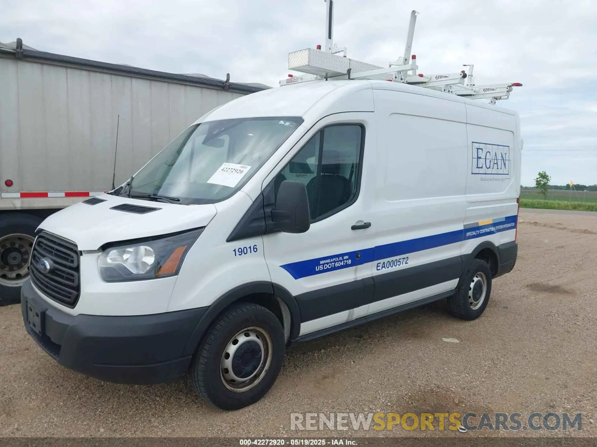 2 Photograph of a damaged car 1FTBW9CM8KKB39875 FORD TRANSIT-350 2019