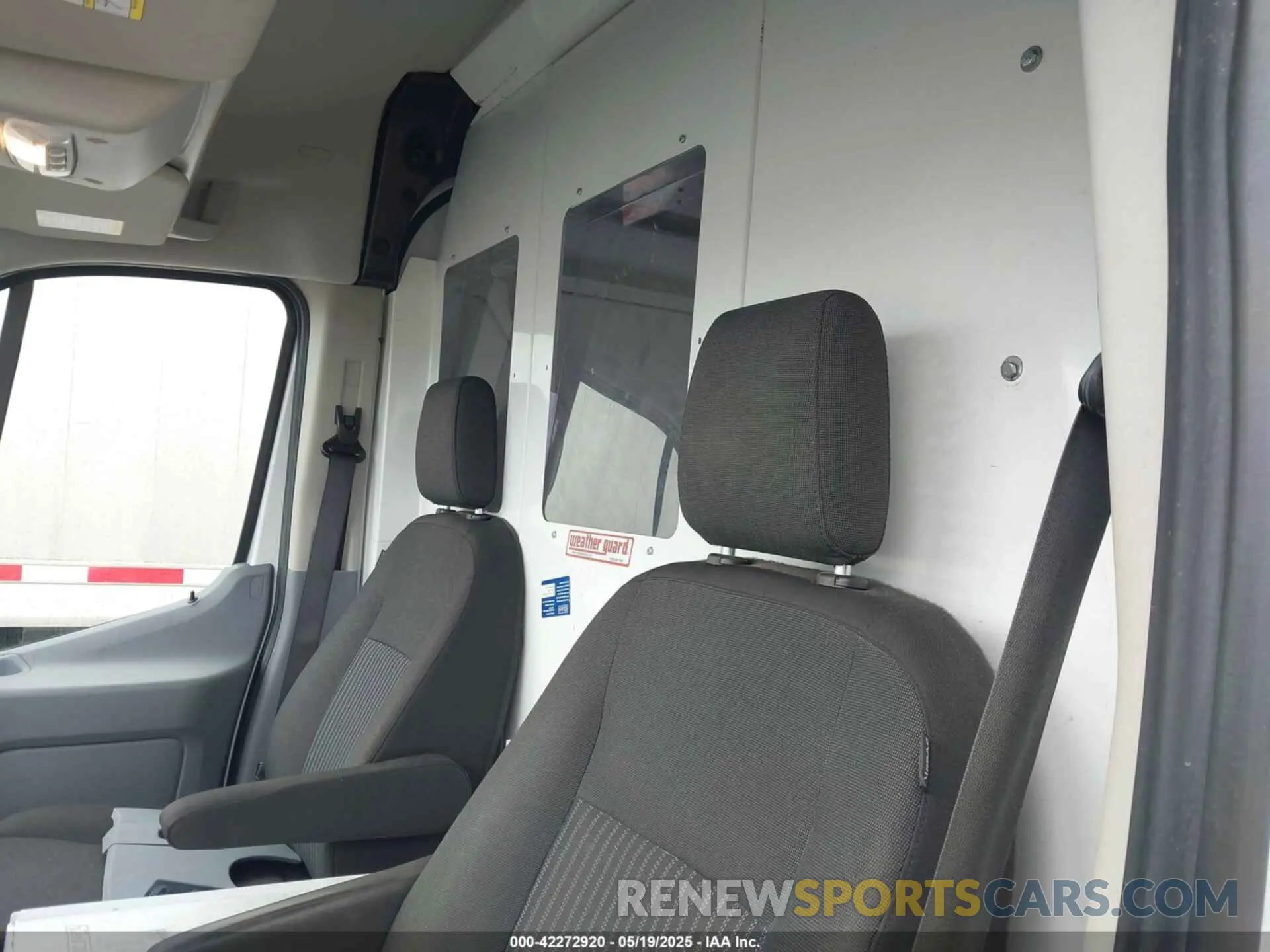 6 Photograph of a damaged car 1FTBW9CM8KKB39875 FORD TRANSIT-350 2019