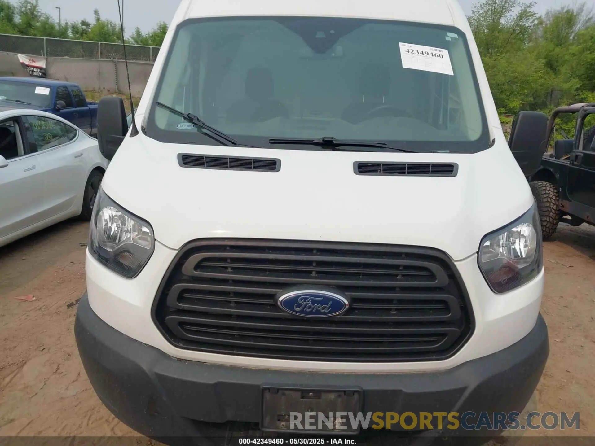 12 Photograph of a damaged car 1FTBW9CM9KKB39870 FORD TRANSIT-350 2019