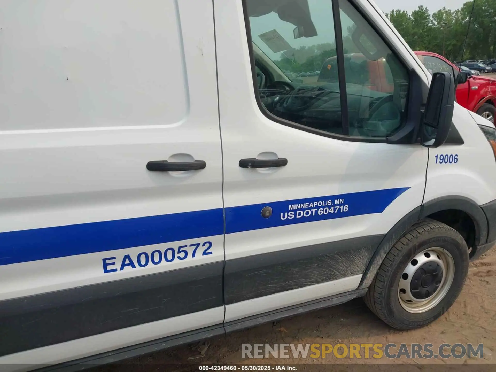 13 Photograph of a damaged car 1FTBW9CM9KKB39870 FORD TRANSIT-350 2019