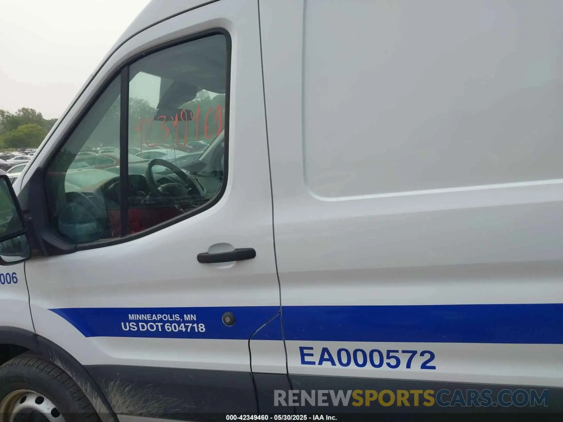 14 Photograph of a damaged car 1FTBW9CM9KKB39870 FORD TRANSIT-350 2019