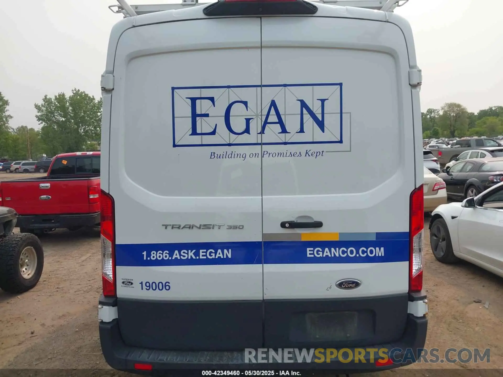 16 Photograph of a damaged car 1FTBW9CM9KKB39870 FORD TRANSIT-350 2019