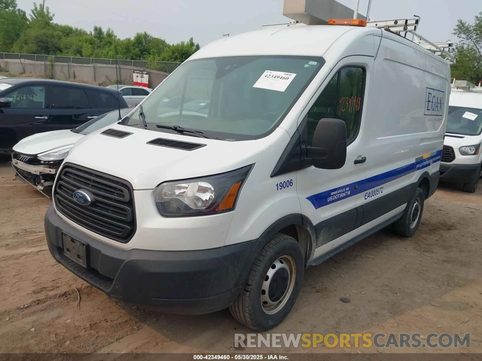 2 Photograph of a damaged car 1FTBW9CM9KKB39870 FORD TRANSIT-350 2019