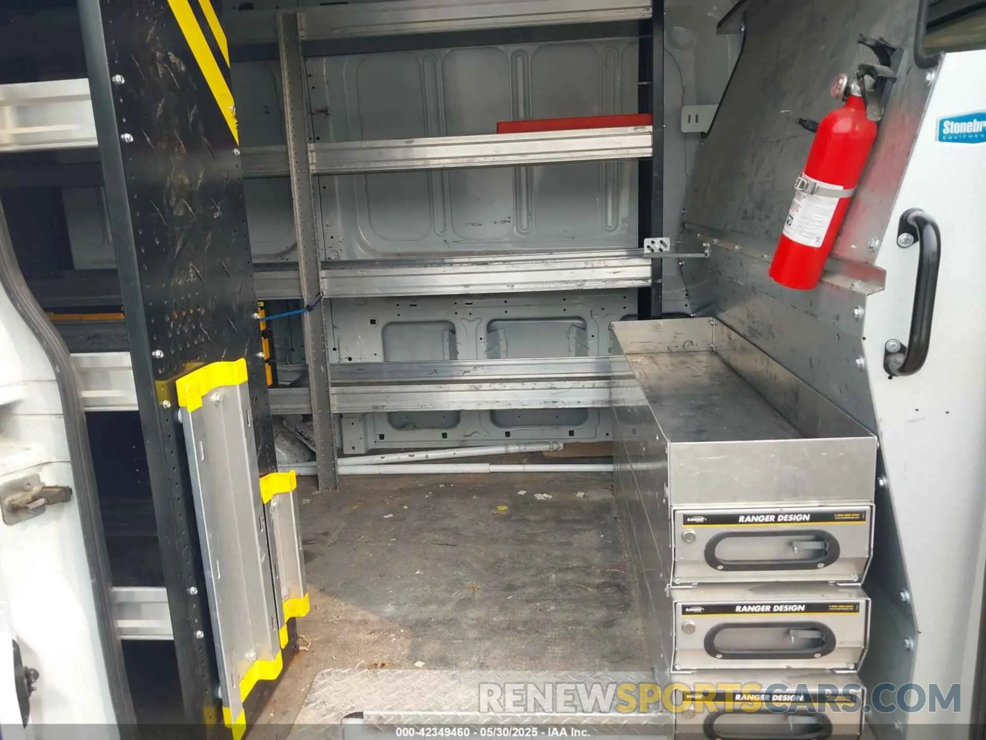 8 Photograph of a damaged car 1FTBW9CM9KKB39870 FORD TRANSIT-350 2019