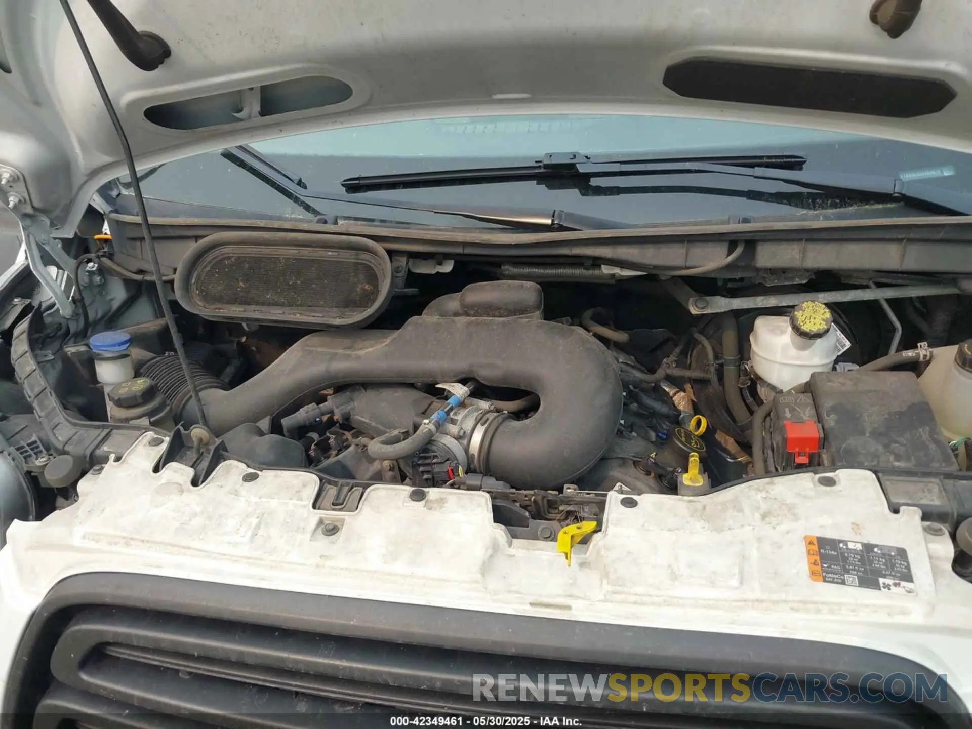 10 Photograph of a damaged car 1FTBW9CMXKKB39876 FORD TRANSIT-350 2019