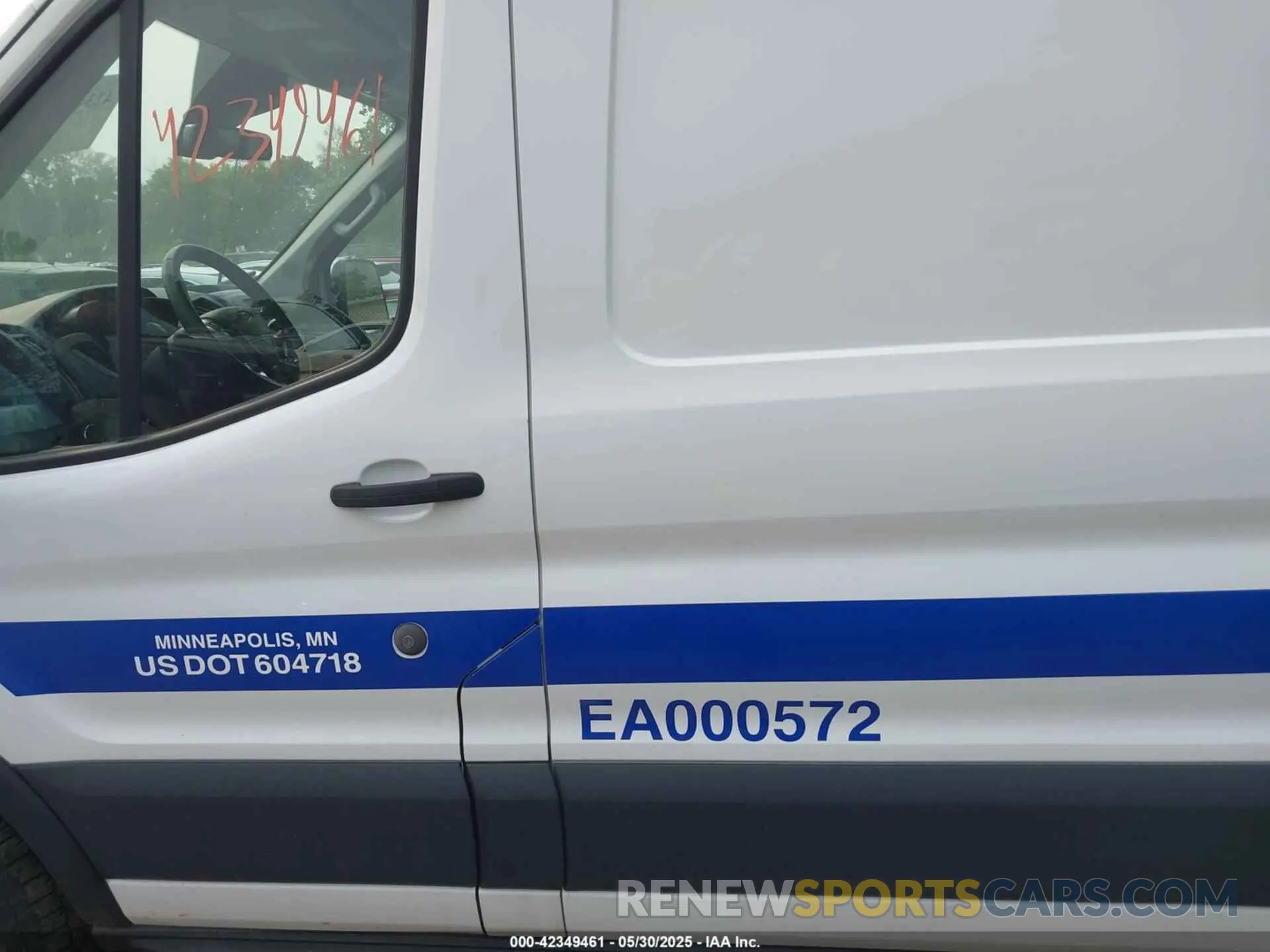 14 Photograph of a damaged car 1FTBW9CMXKKB39876 FORD TRANSIT-350 2019