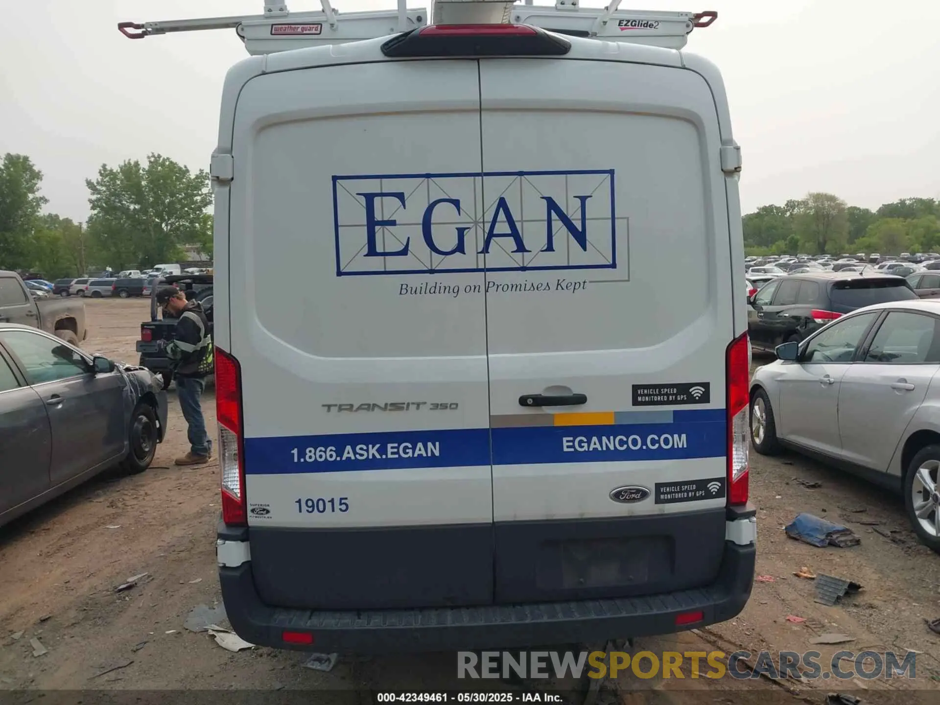 16 Photograph of a damaged car 1FTBW9CMXKKB39876 FORD TRANSIT-350 2019