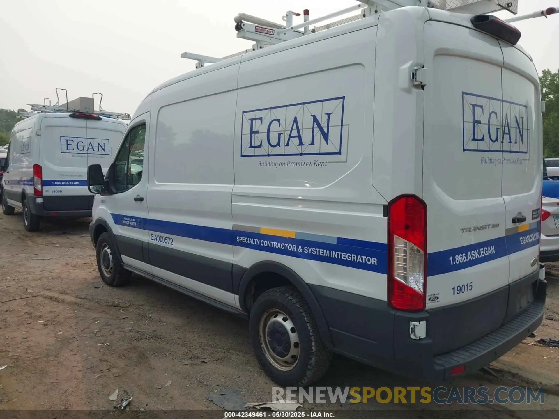 3 Photograph of a damaged car 1FTBW9CMXKKB39876 FORD TRANSIT-350 2019