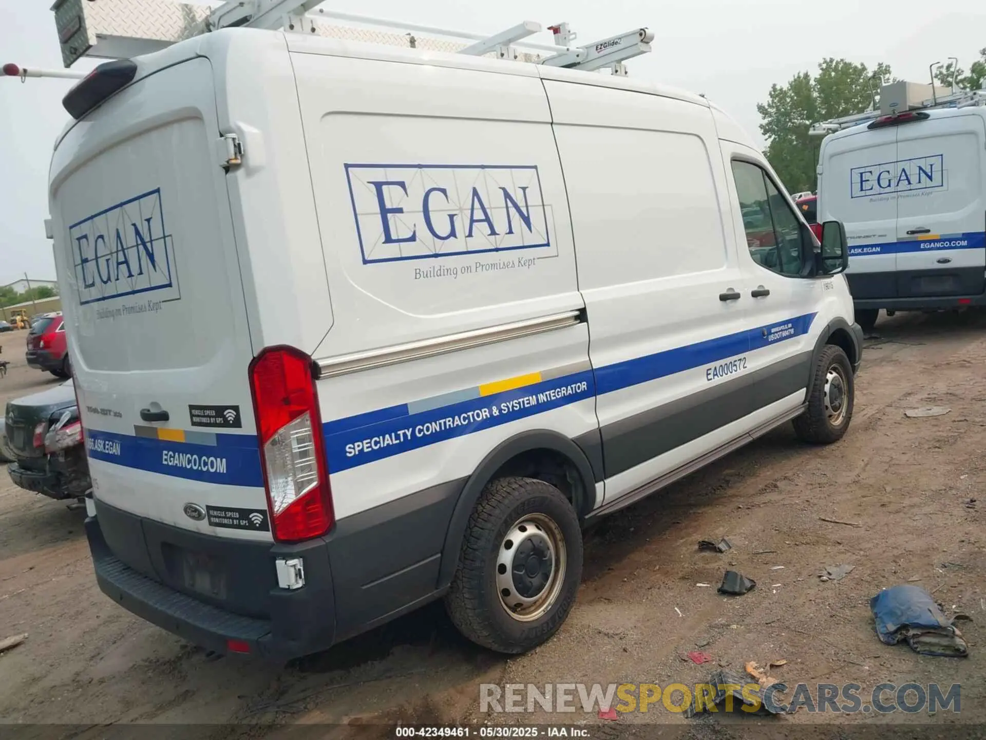 4 Photograph of a damaged car 1FTBW9CMXKKB39876 FORD TRANSIT-350 2019