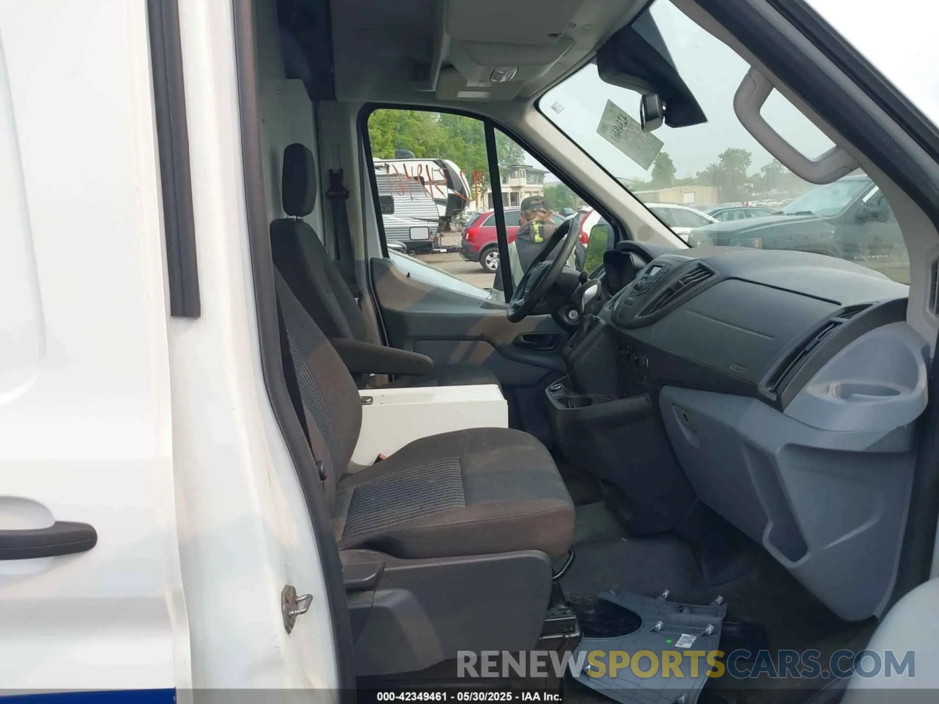5 Photograph of a damaged car 1FTBW9CMXKKB39876 FORD TRANSIT-350 2019