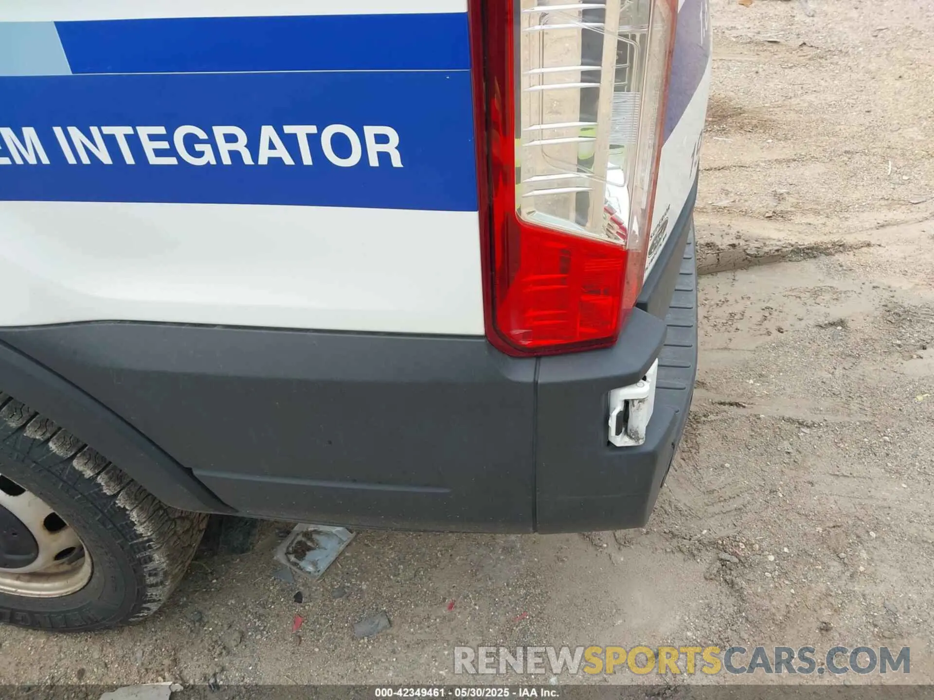 6 Photograph of a damaged car 1FTBW9CMXKKB39876 FORD TRANSIT-350 2019