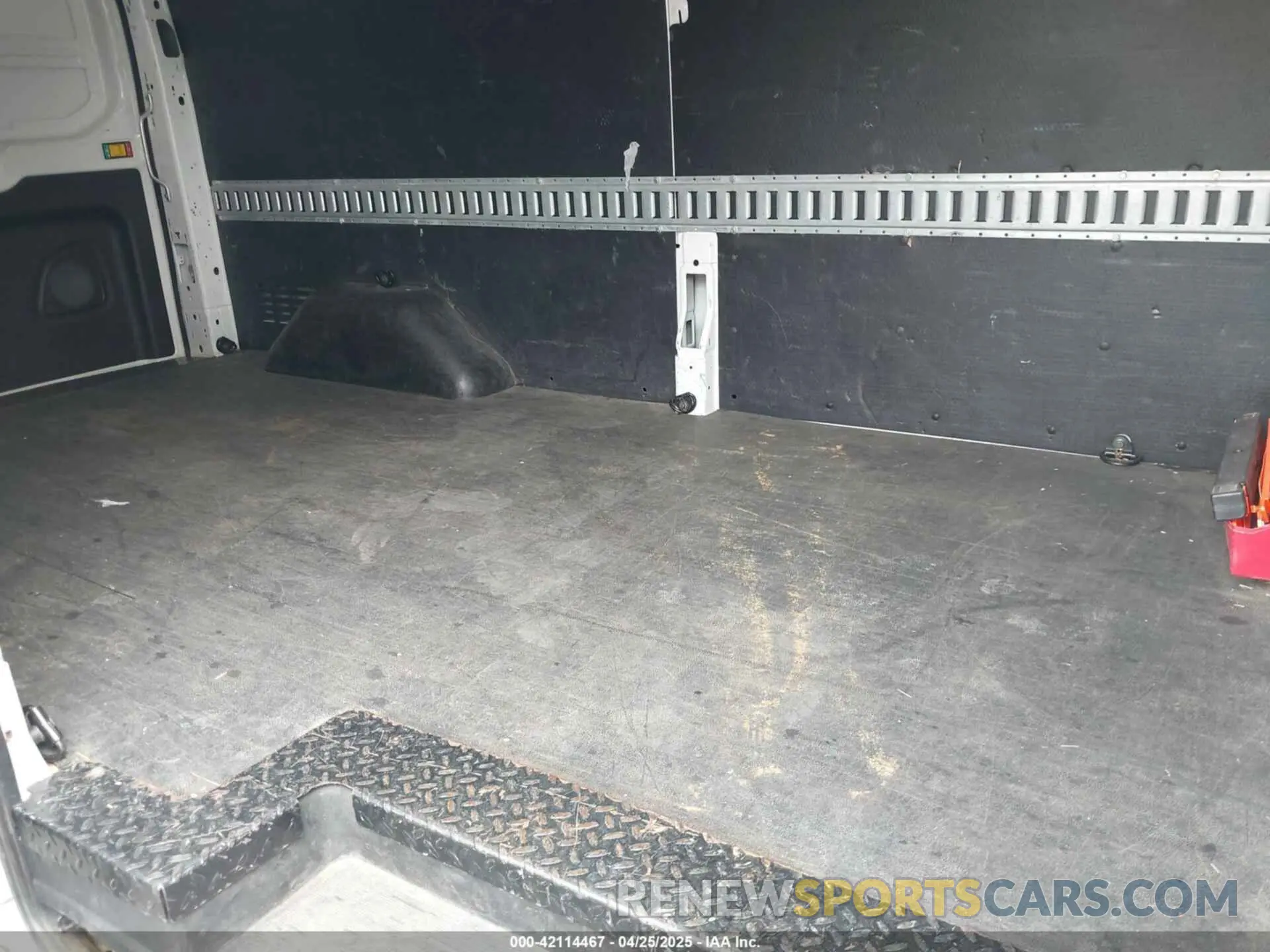 8 Photograph of a damaged car 1FTBW1Y80LKA52678 FORD TRANSIT-350 2020