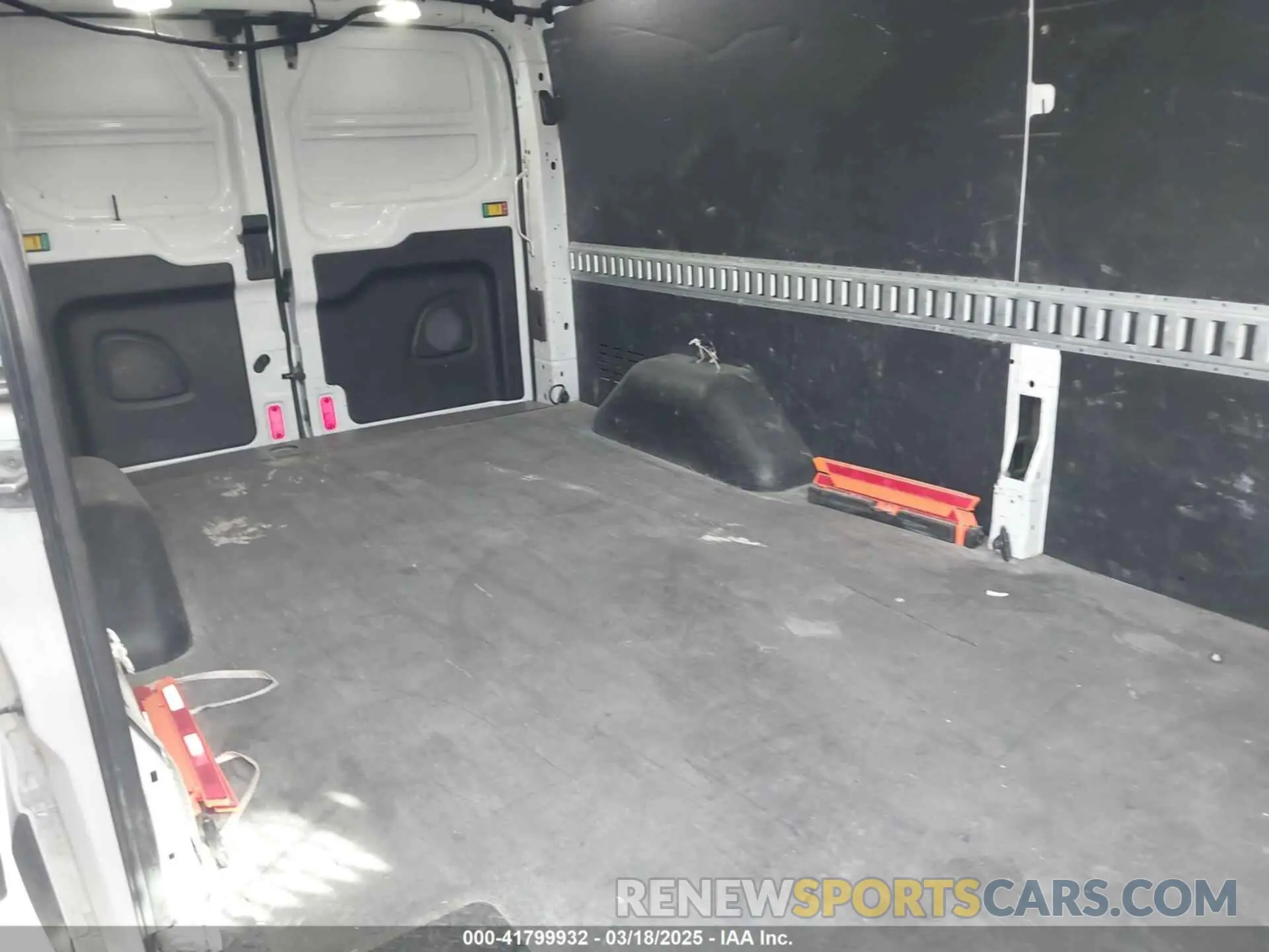 8 Photograph of a damaged car 1FTBW1Y88LKA52685 FORD TRANSIT-350 2020