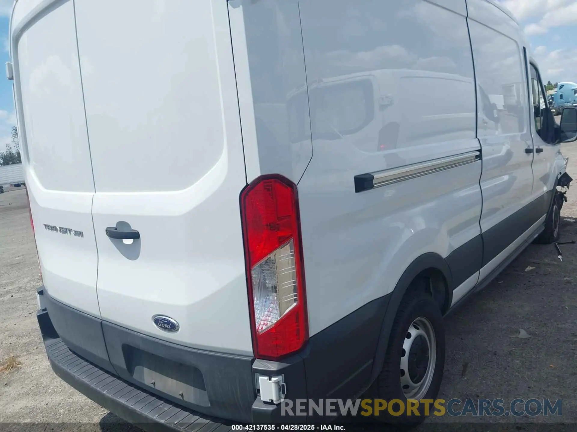 4 Photograph of a damaged car 1FTBW9C8XMKB00193 FORD TRANSIT-350 2021