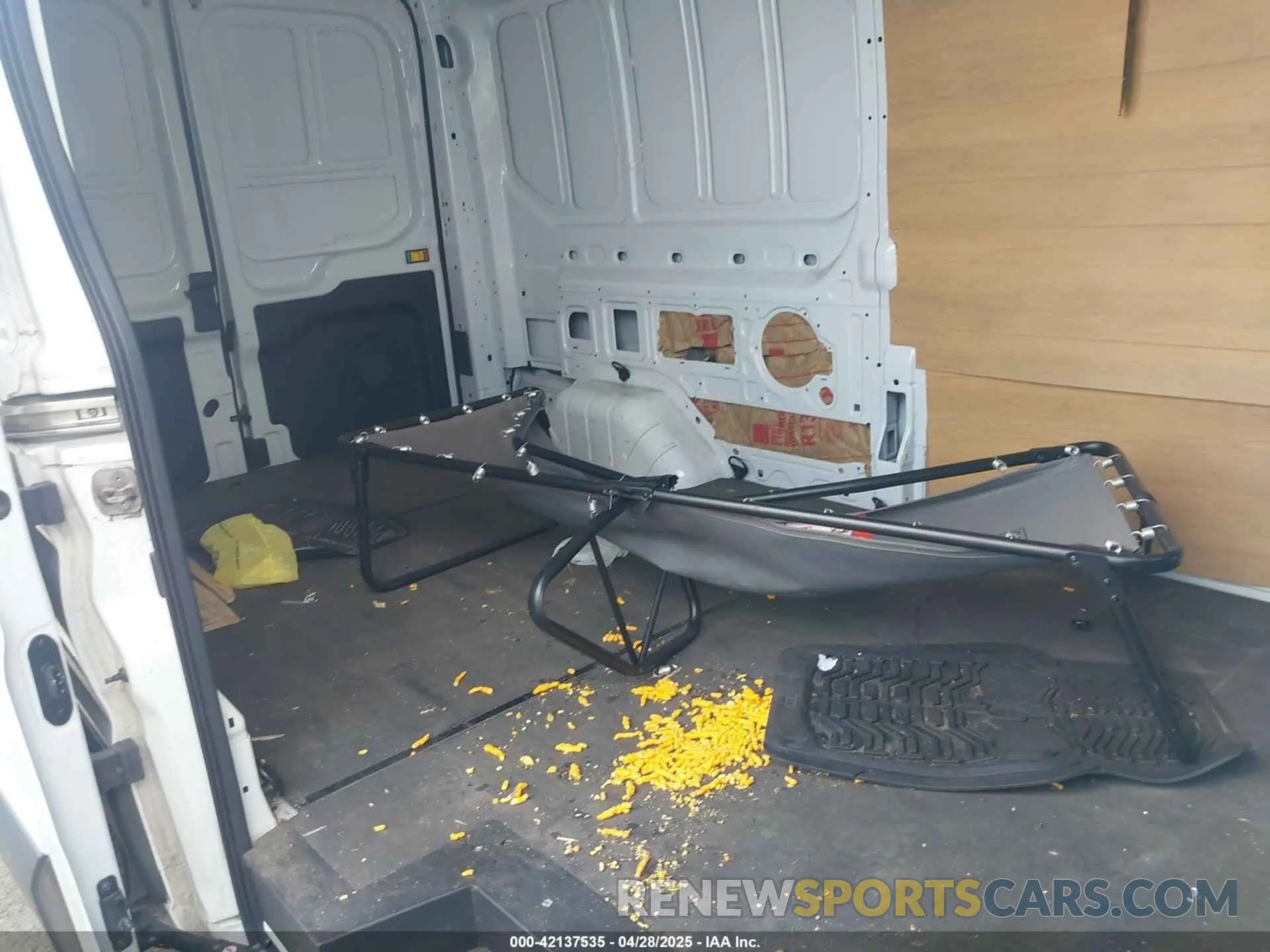 8 Photograph of a damaged car 1FTBW9C8XMKB00193 FORD TRANSIT-350 2021