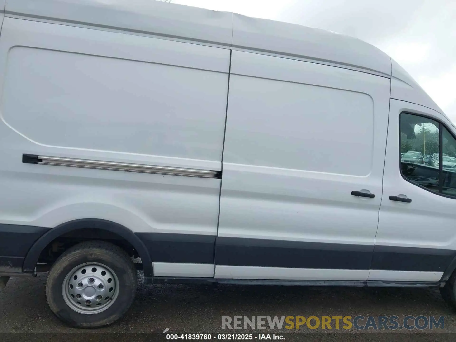 13 Photograph of a damaged car 1FTBW2X84NKA57747 FORD TRANSIT-350 2022
