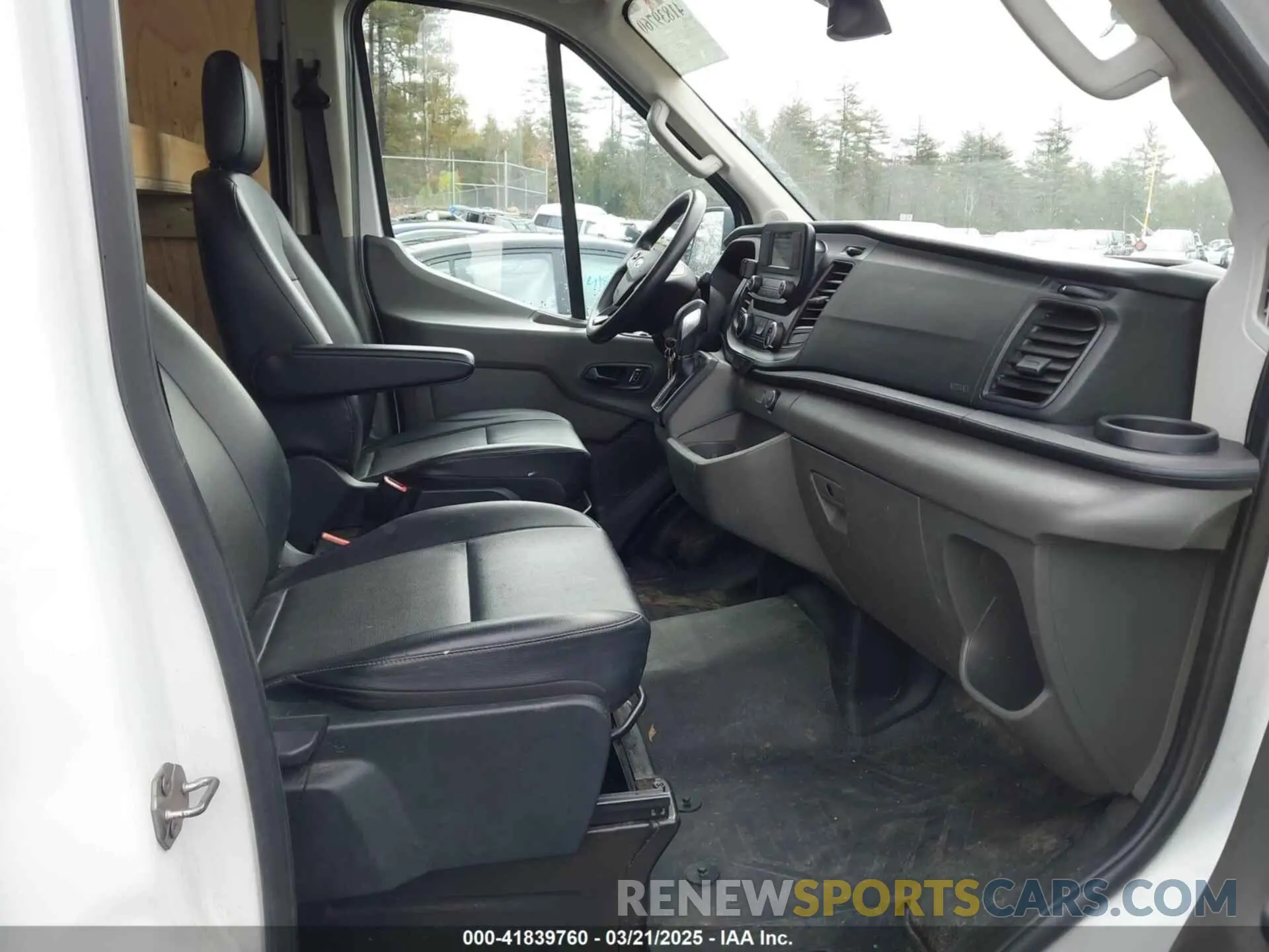 5 Photograph of a damaged car 1FTBW2X84NKA57747 FORD TRANSIT-350 2022