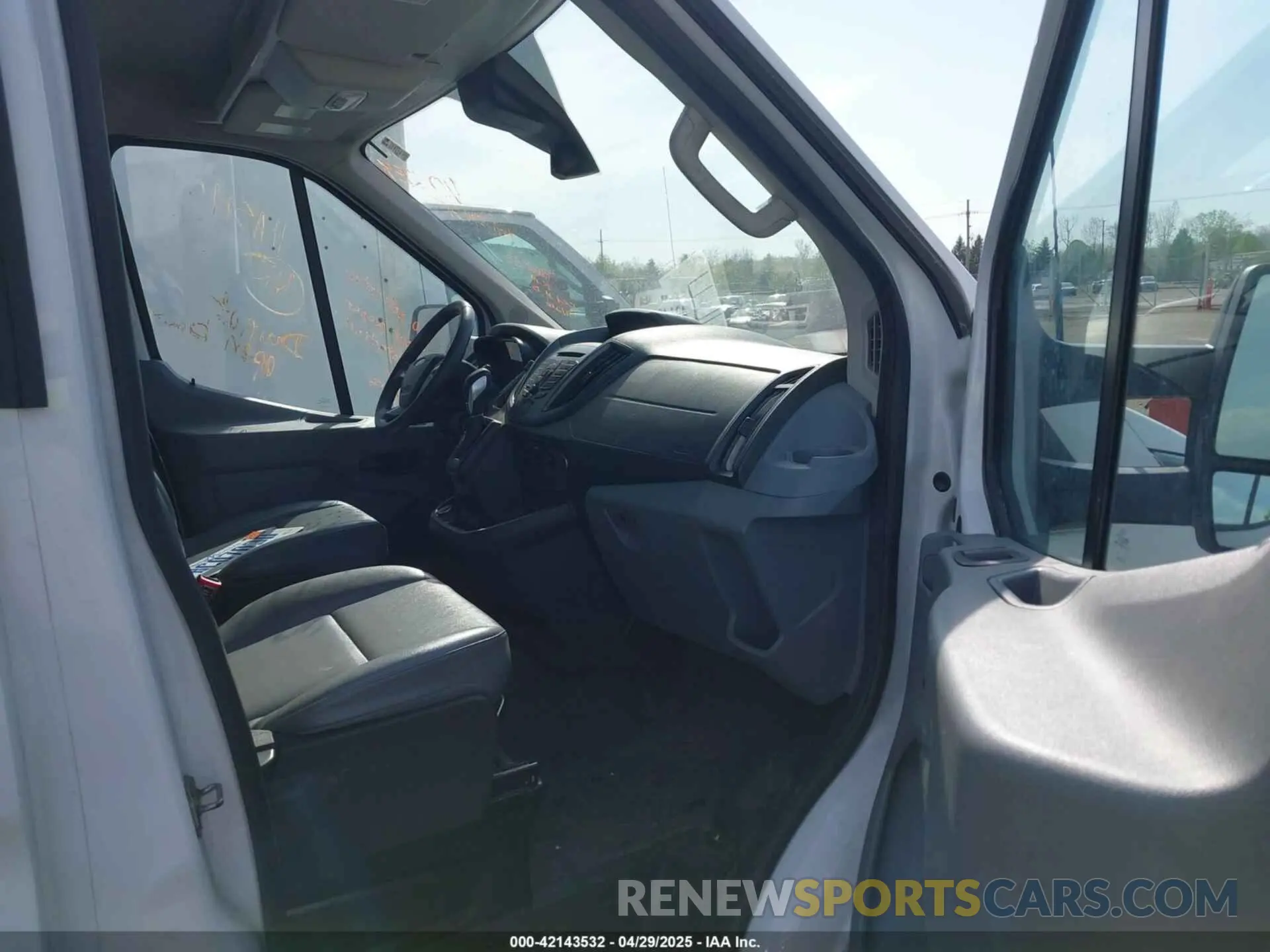 5 Photograph of a damaged car 1FDBF8ZM0KKA86053 FORD TRANSIT-350 CAB 2019