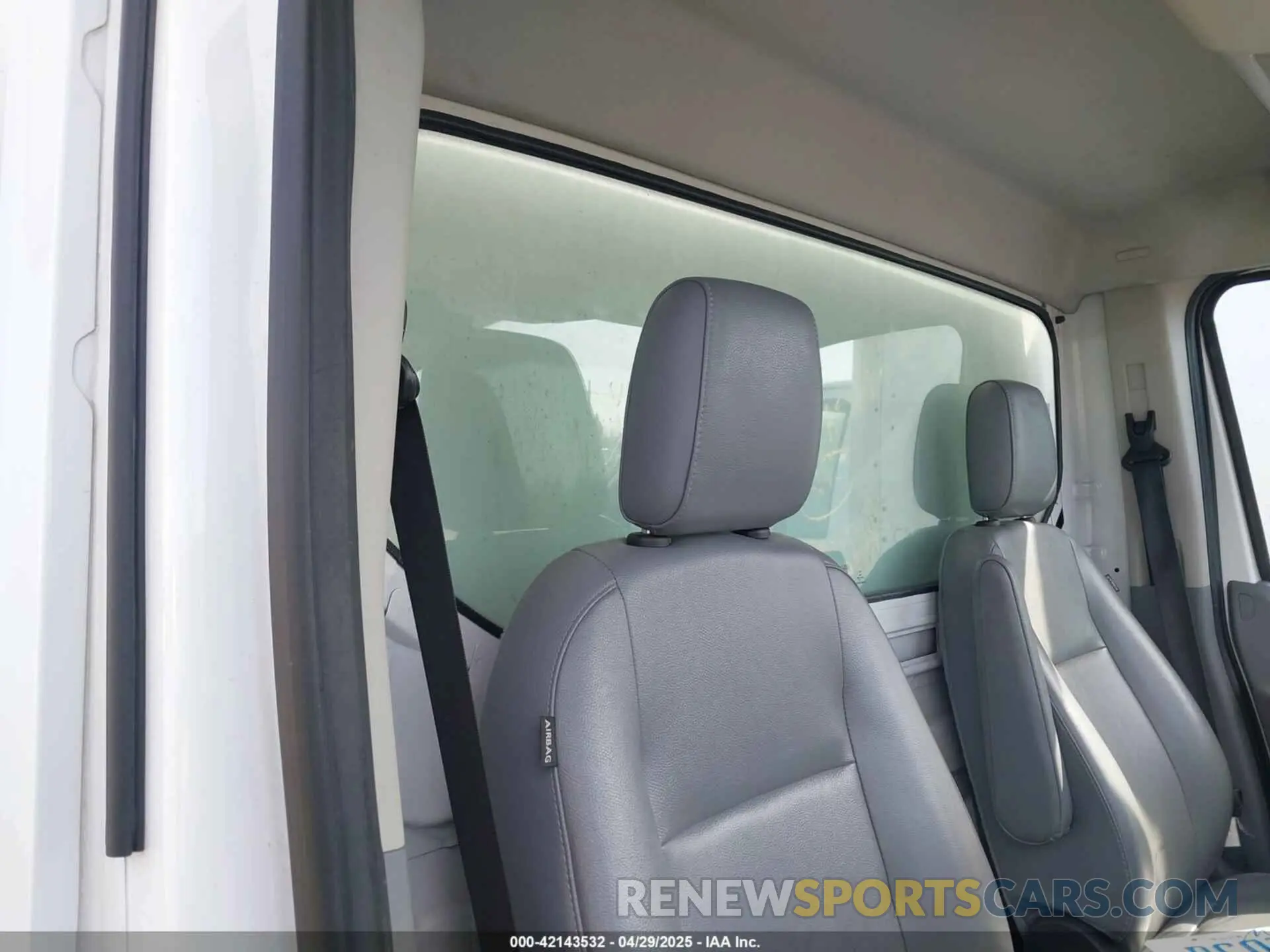 8 Photograph of a damaged car 1FDBF8ZM0KKA86053 FORD TRANSIT-350 CAB 2019