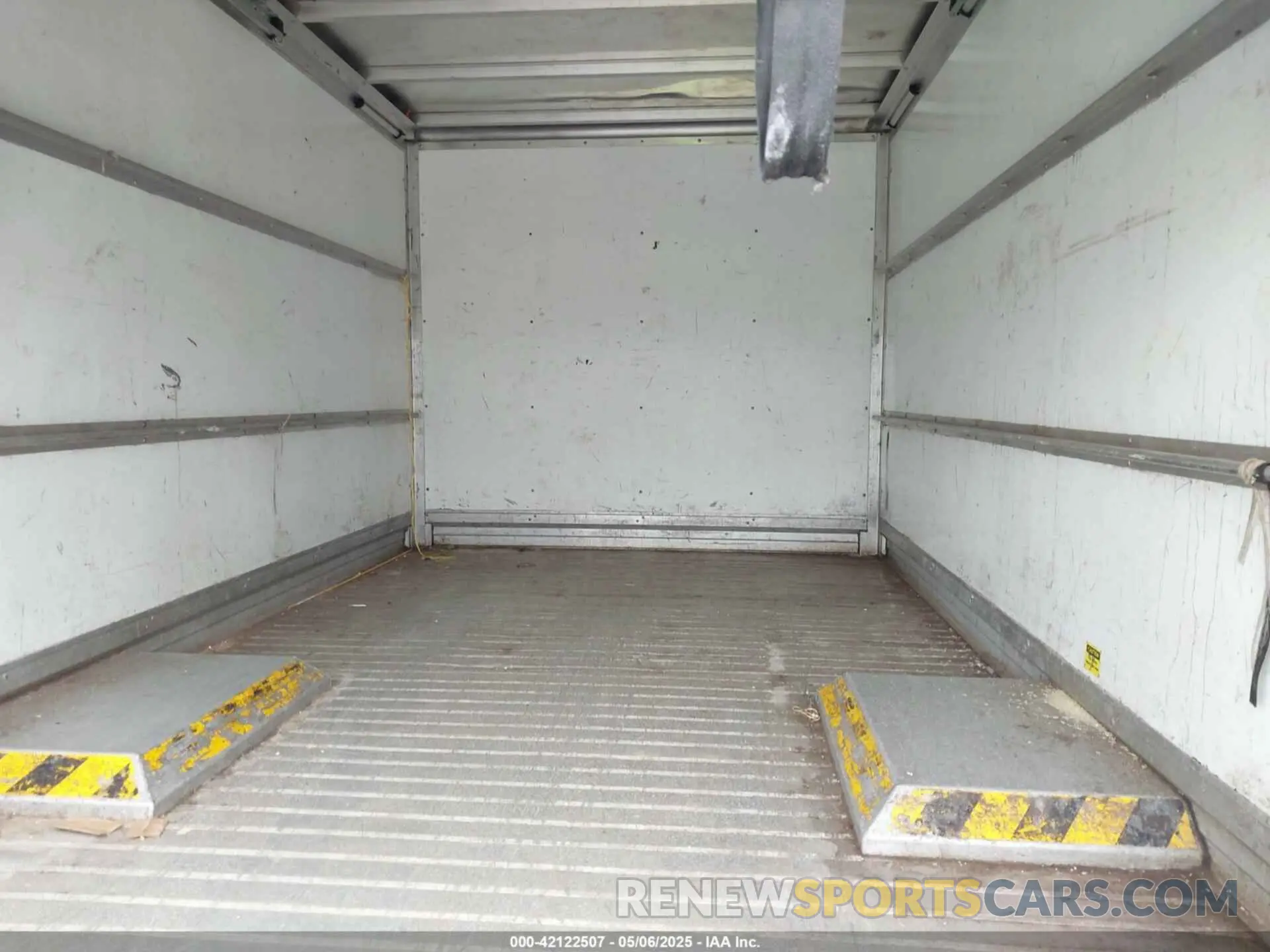 8 Photograph of a damaged car 1FDBF8ZM4KKA83933 FORD TRANSIT-350 CAB 2019