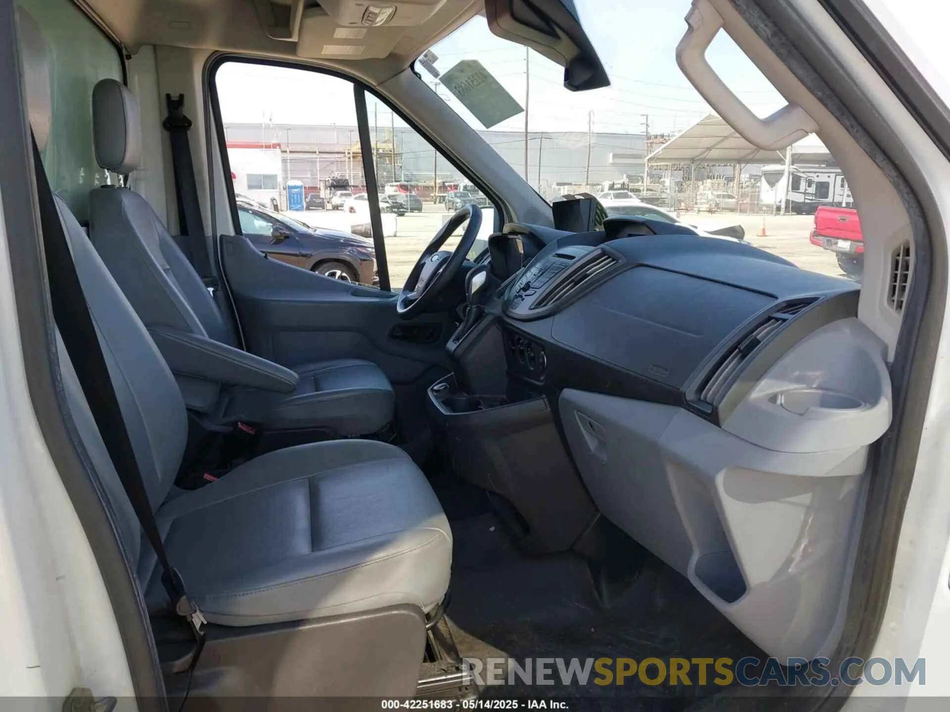 5 Photograph of a damaged car 1FDBF8ZM7KKA38548 FORD TRANSIT-350 CAB 2019