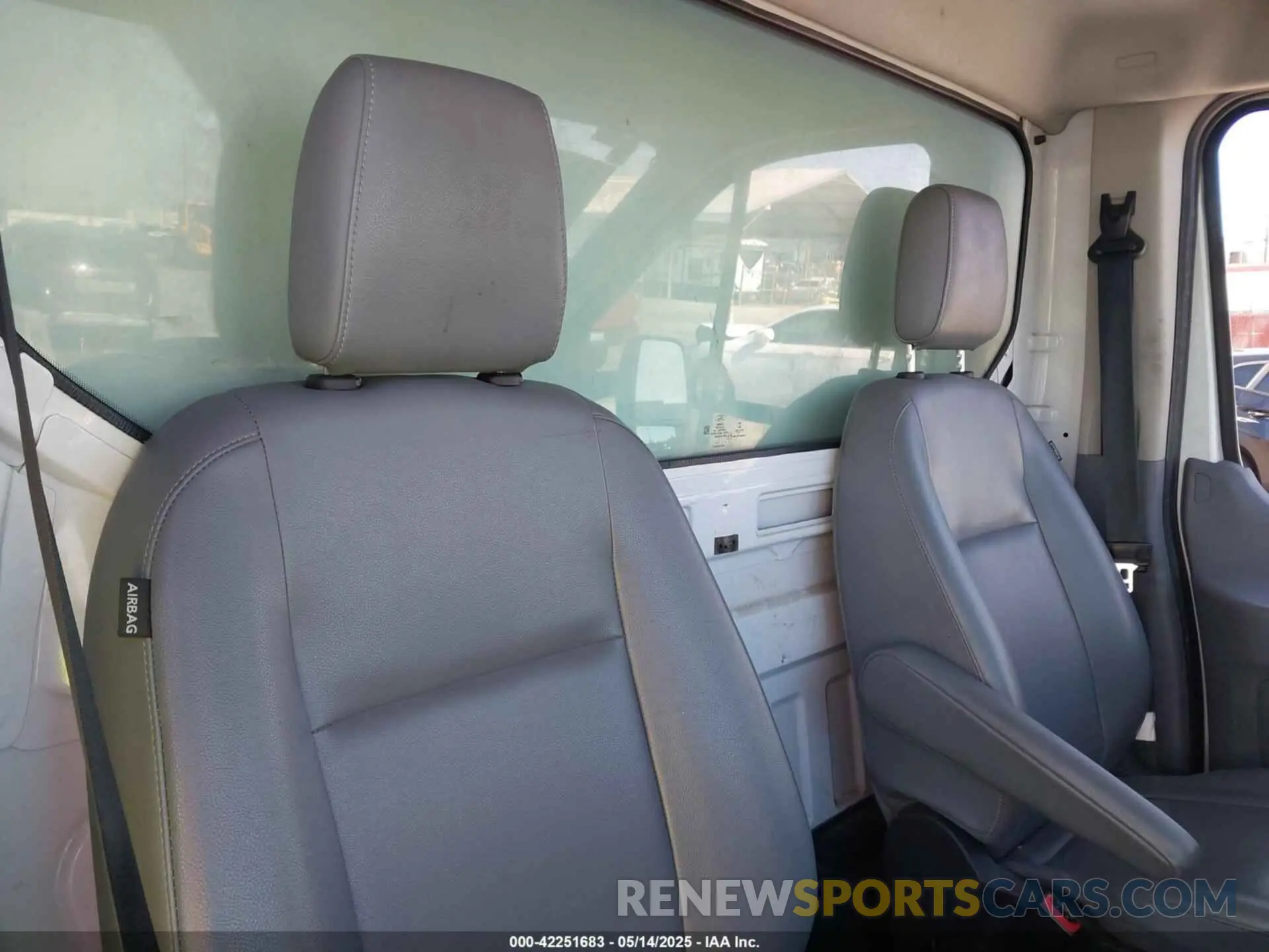 8 Photograph of a damaged car 1FDBF8ZM7KKA38548 FORD TRANSIT-350 CAB 2019