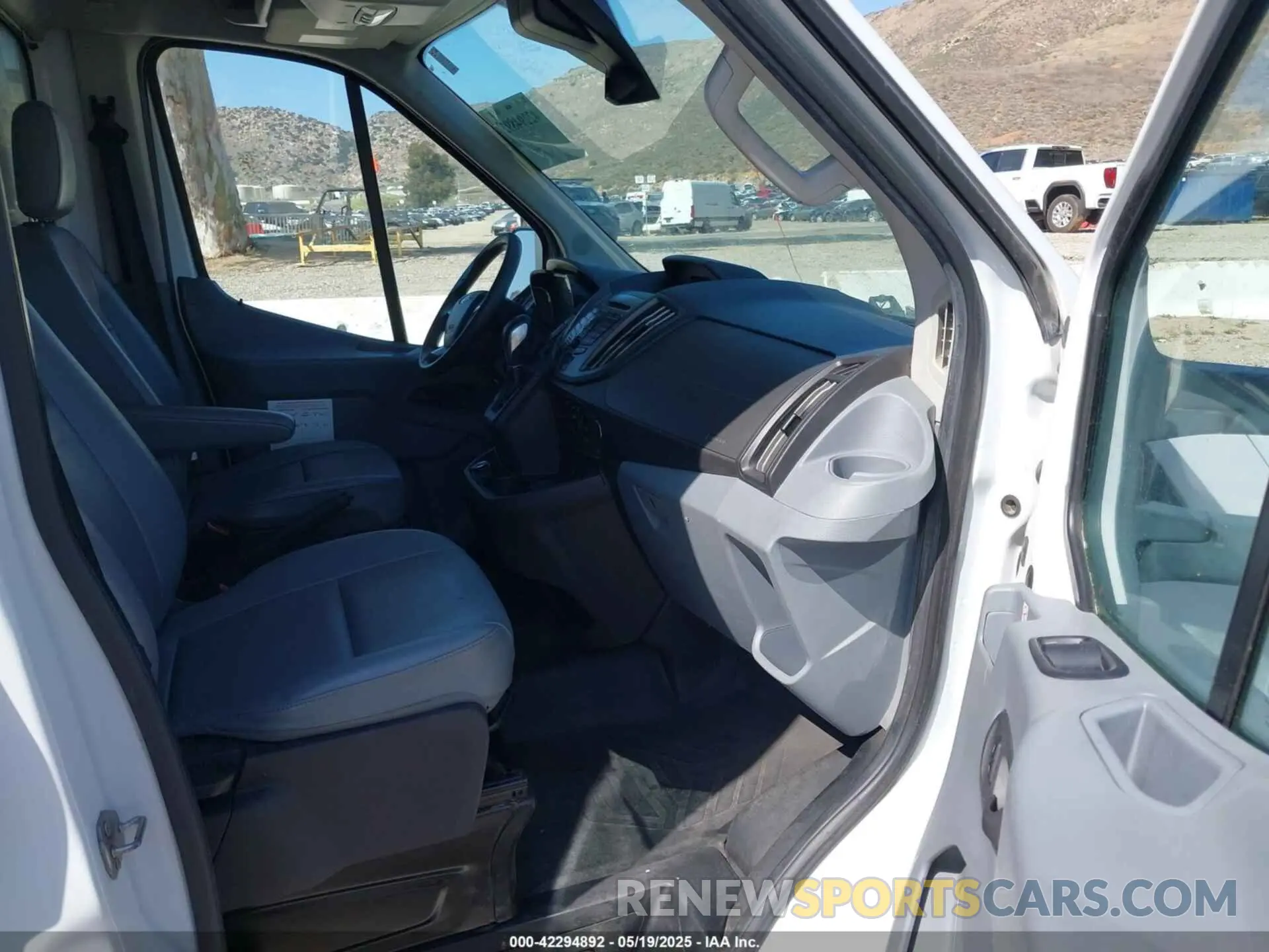 5 Photograph of a damaged car 1FDBF8ZM9KKA38549 FORD TRANSIT-350 CAB 2019