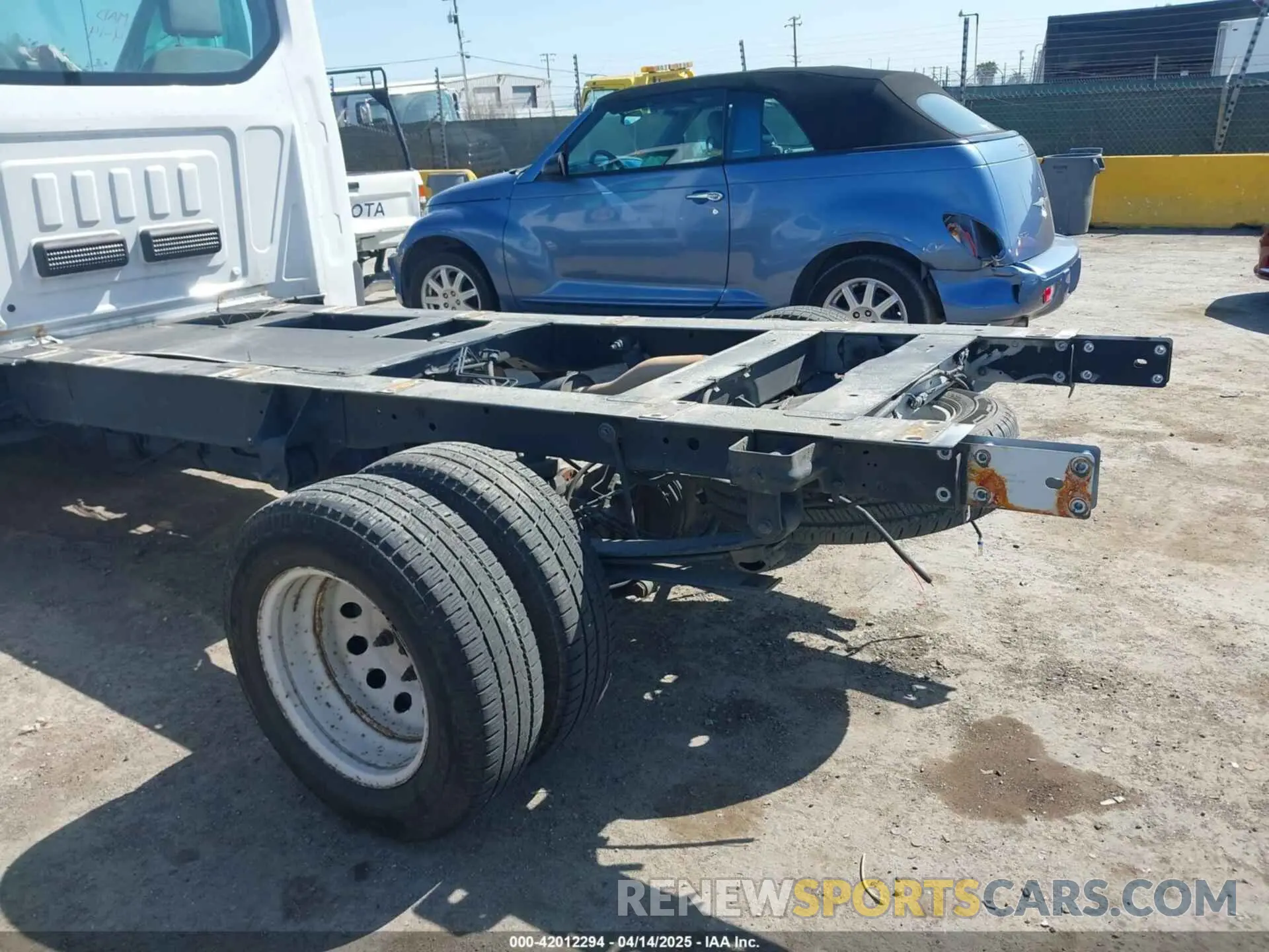 3 Photograph of a damaged car 1FDRS6ZM8KKA11938 FORD TRANSIT-350 CAB 2019