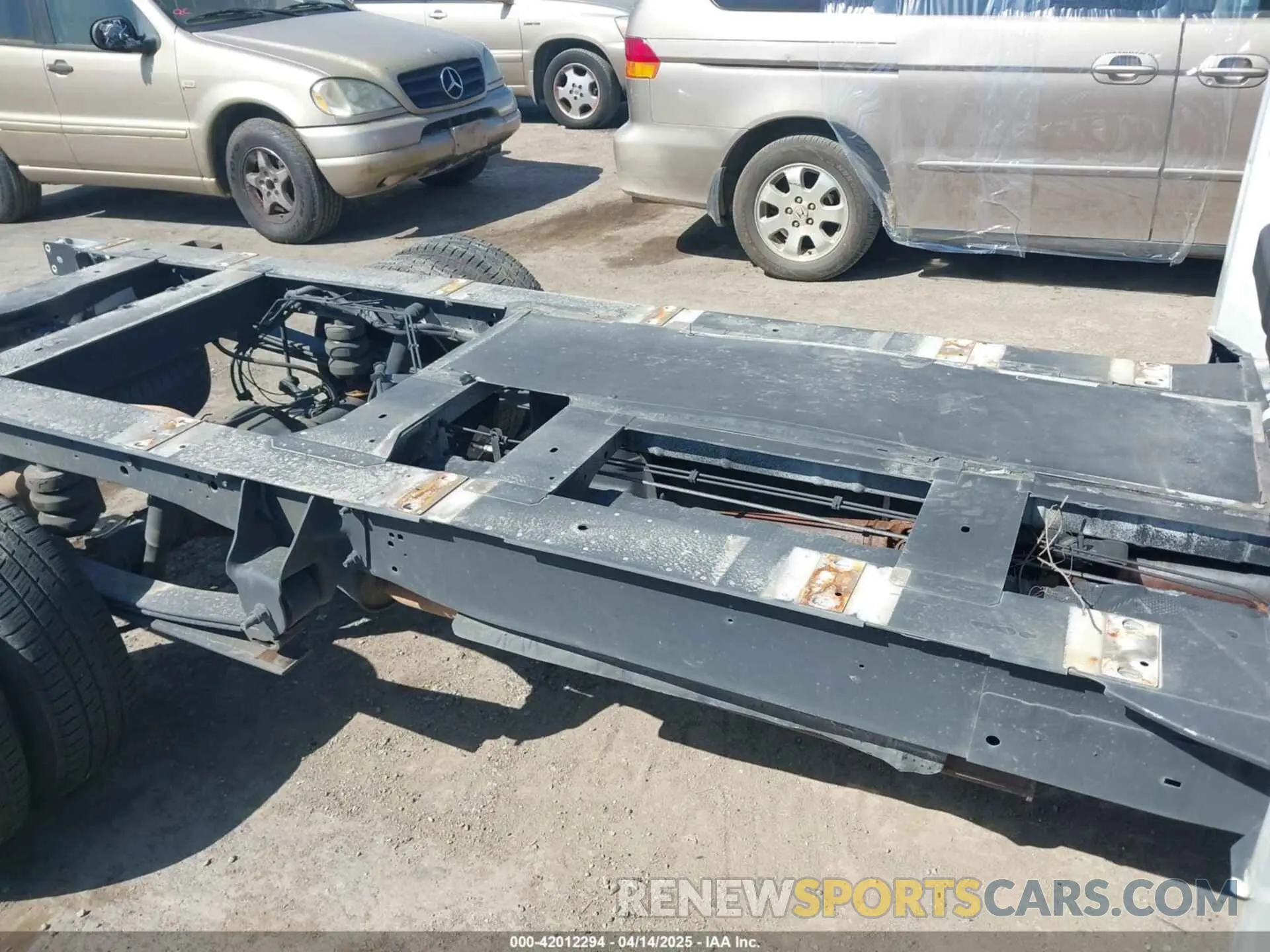 8 Photograph of a damaged car 1FDRS6ZM8KKA11938 FORD TRANSIT-350 CAB 2019